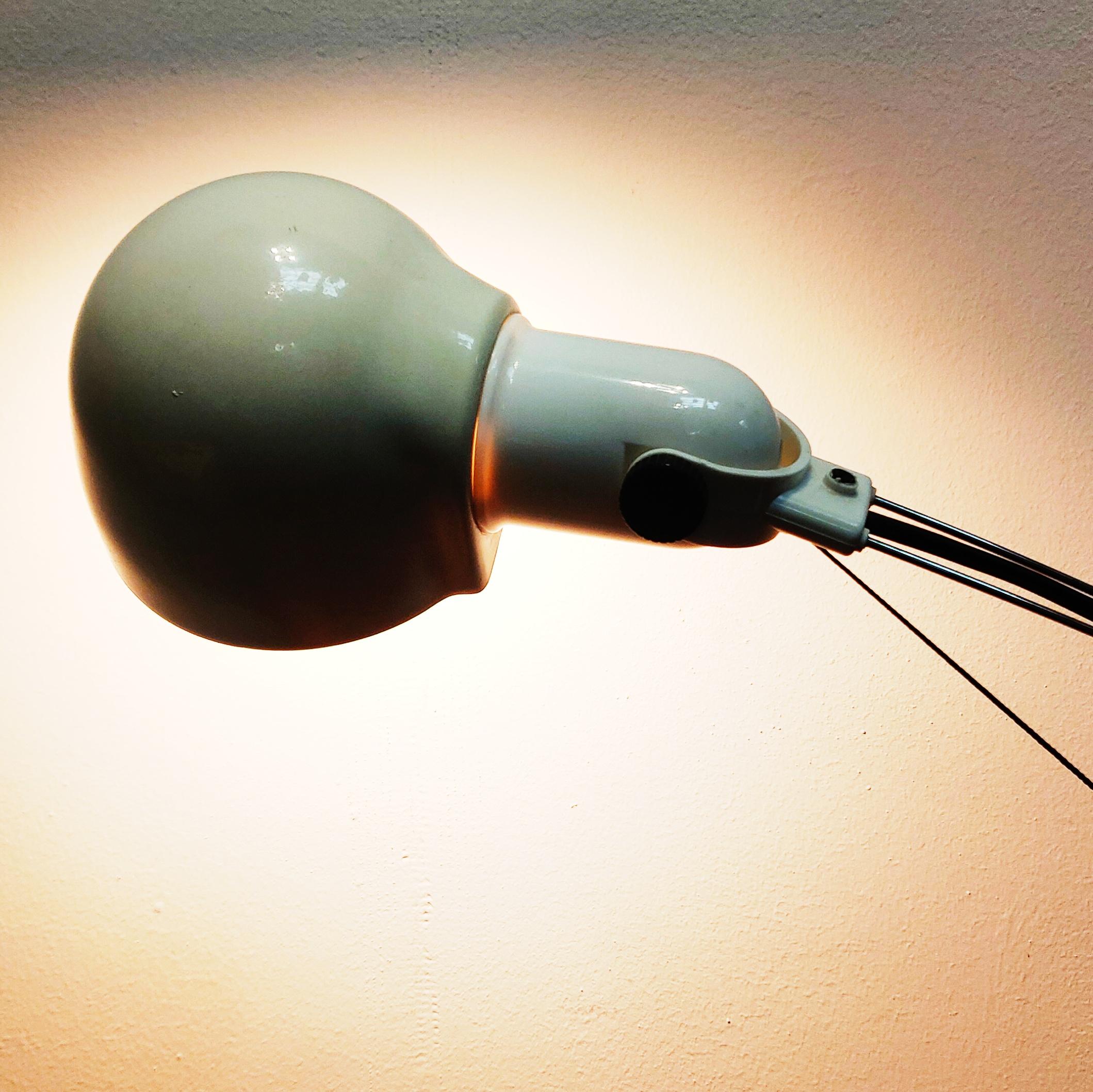 Flex wire desk lamp, 1970s For Sale 1