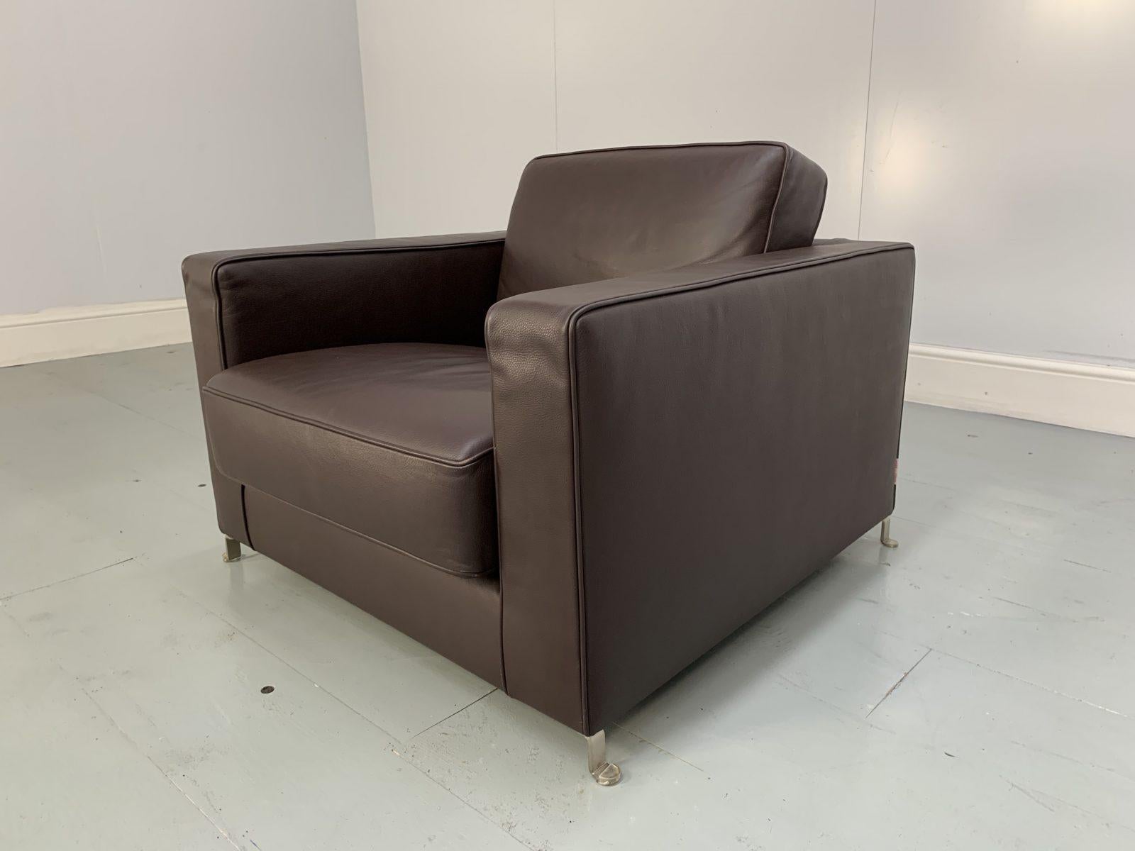 On offer on this occasion is the rarest of opportunities to acquire a sensational, impeccably-presented, iconic “Bob” Movement Armchair in Natural Dark-Brown Leather, from the world renown Italian furniture house of Flexform. 
As you will no doubt