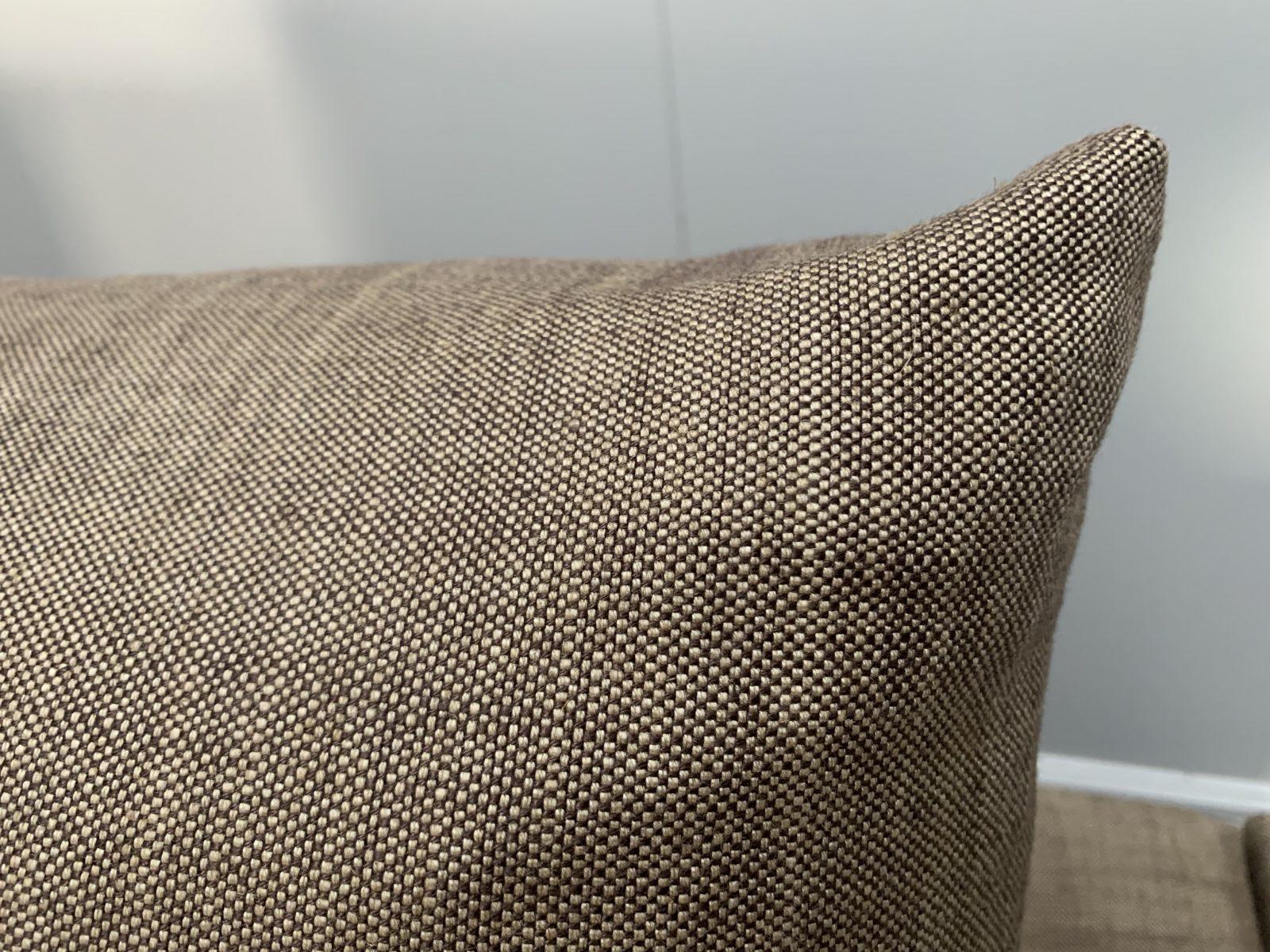 Flexform “Groundpiece” Sofa & 2 Armchair Suite, in Woven Linen For Sale 10