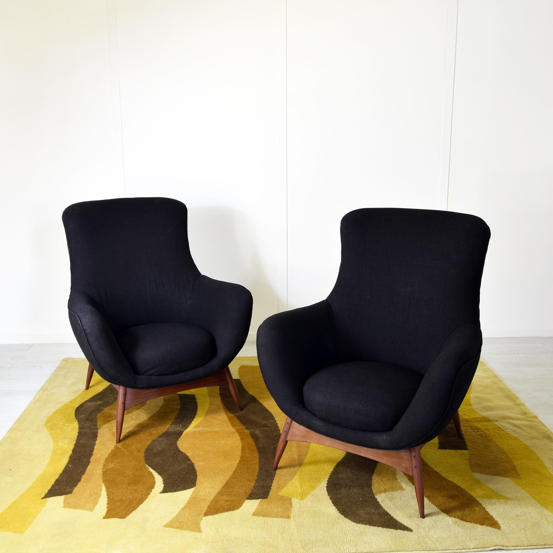 Set of two armchairs 1950s Teak wood frame original fabric of the time in excellent condition Flexform production late 1950s.
At the beginning of the 20th century, the Galimberti family started a craft workshop to make armchairs and sofas. In 1959,