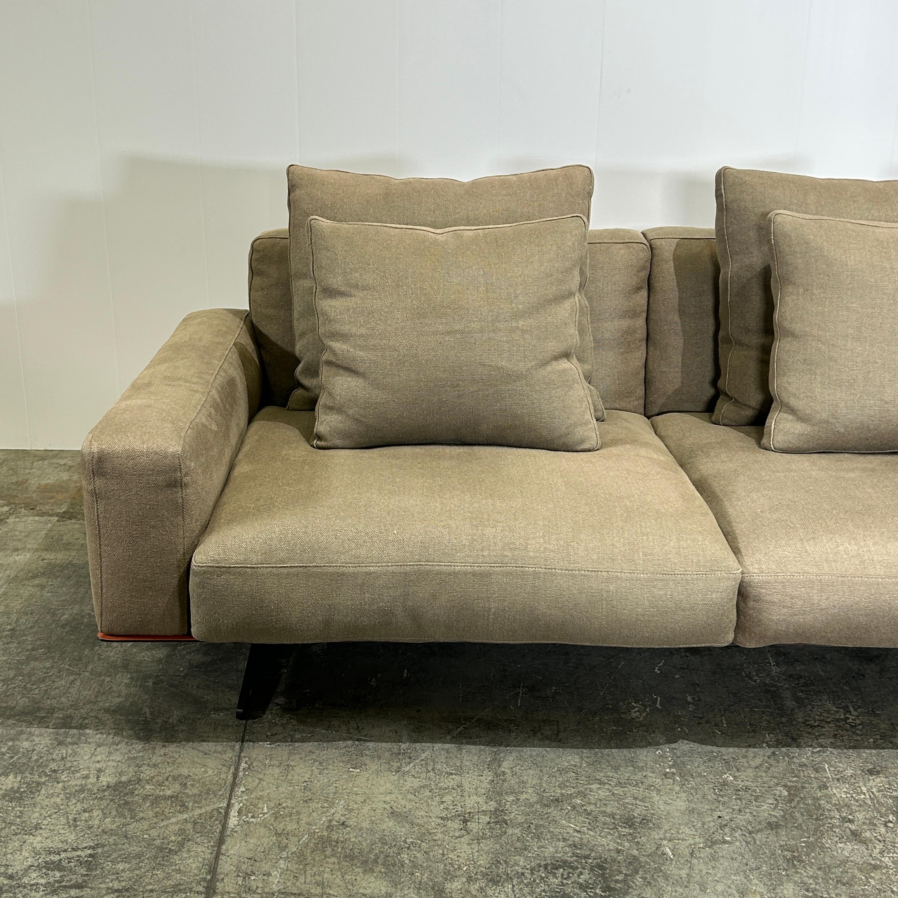 Flexform Soft Dream Three Seater Sofa & Ottoman In Good Condition For Sale In Basildon, London