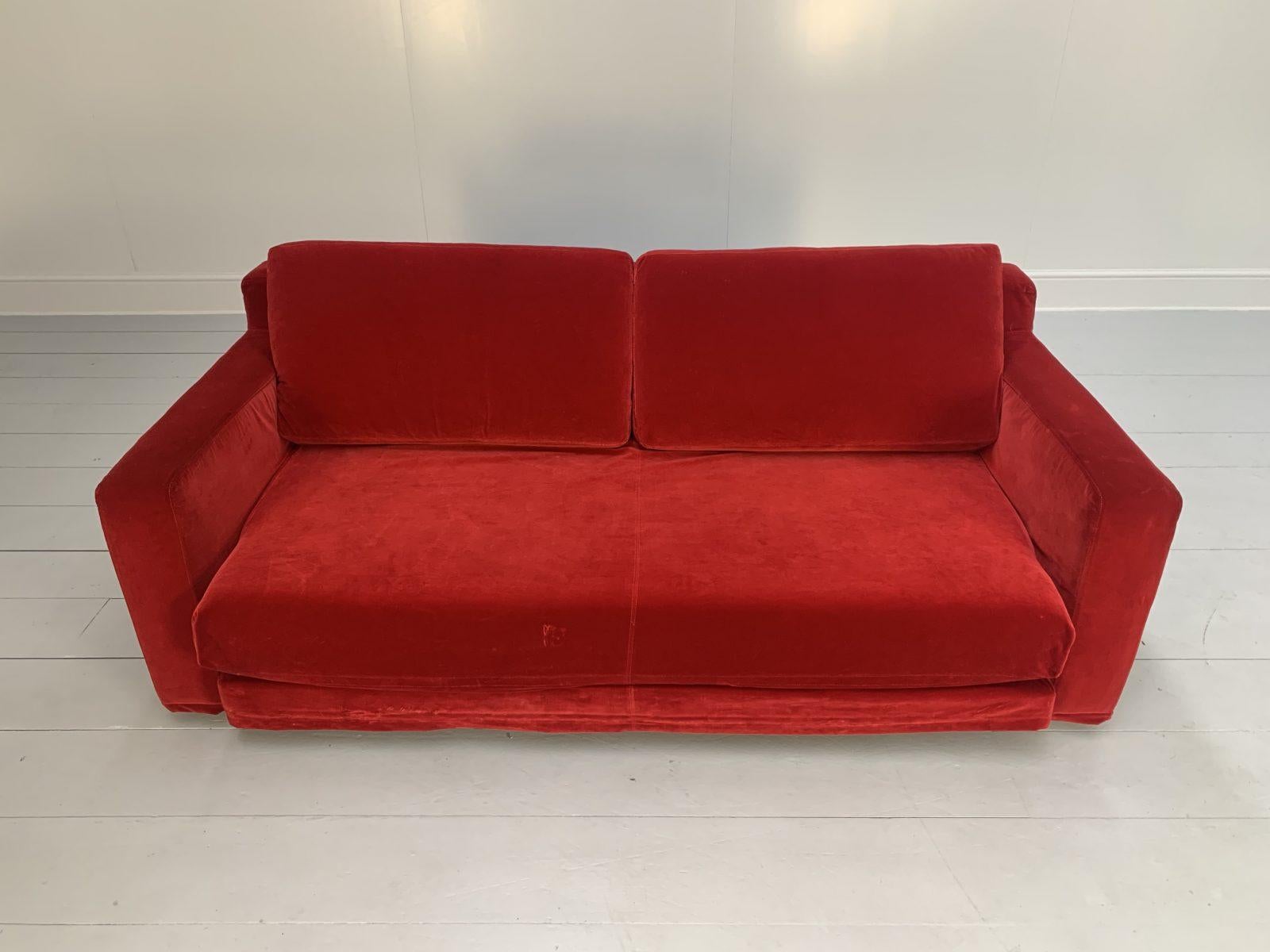 Flexform “Winny” Large 2.5-Seat Sofa-Bed in Red Velvet In Good Condition In Barrowford, GB