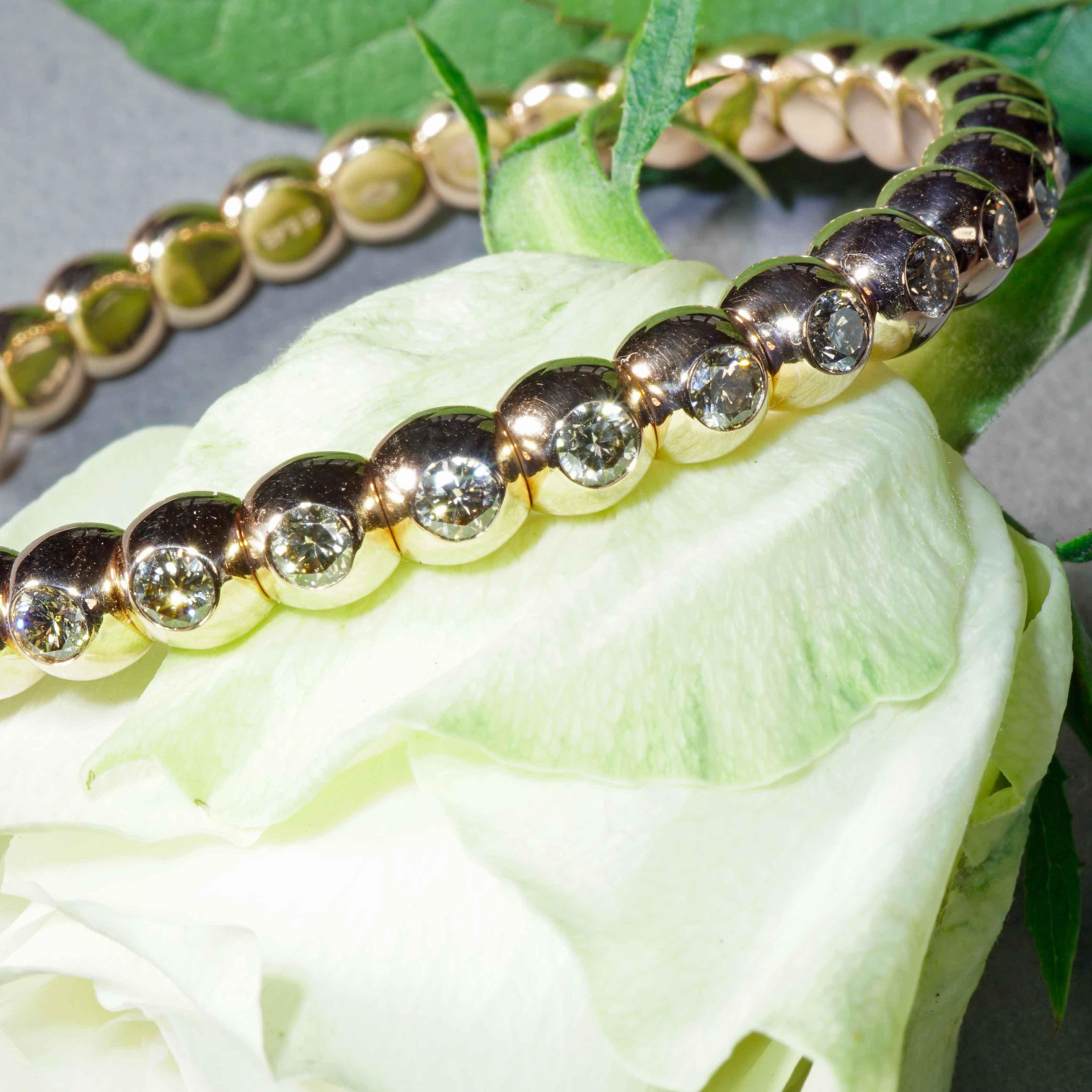 Flexi Brilliant Bracelet from Silhouette Jewelry Balloon 6.48 ct light Brown SI For Sale 1