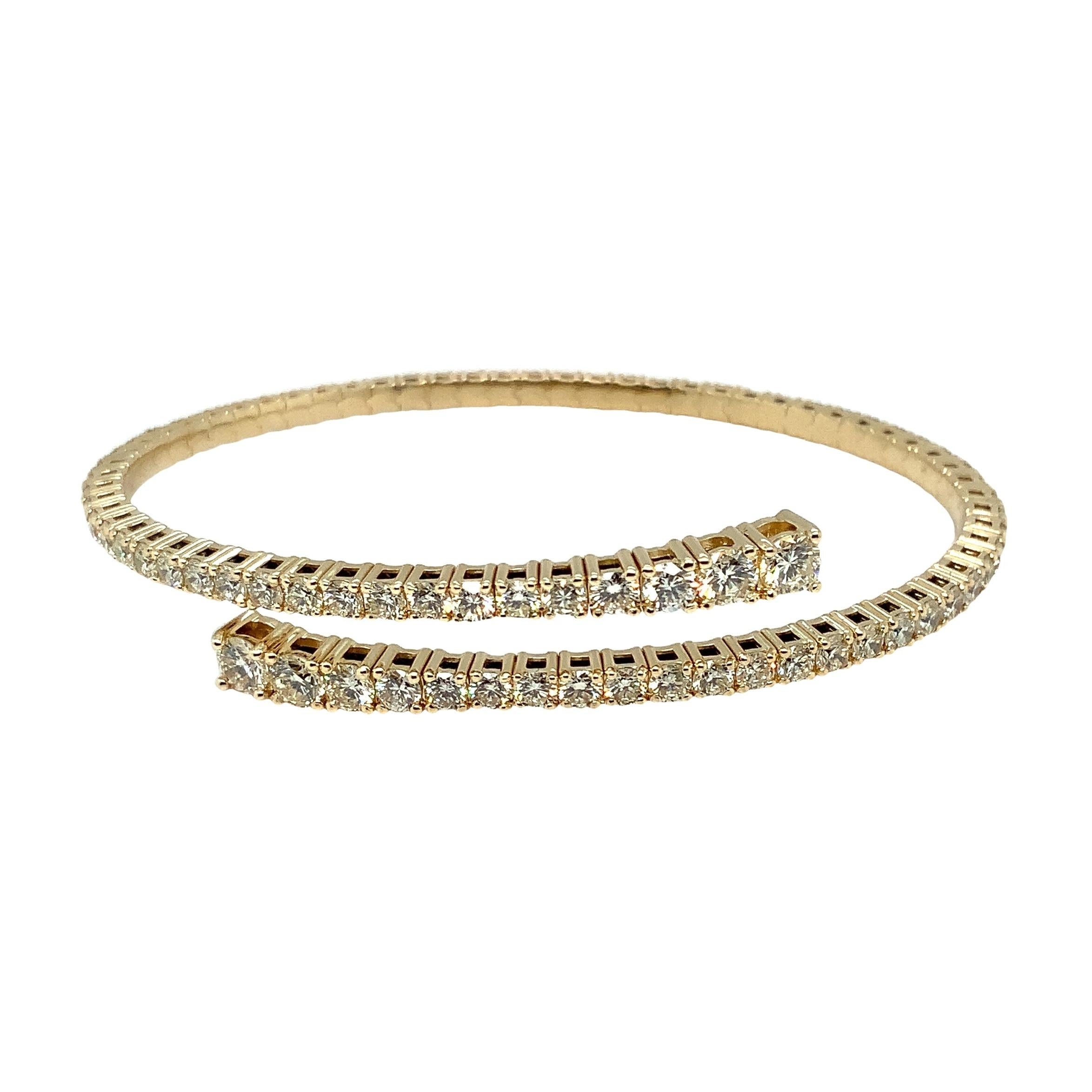 Bracelet jonc flexible Open By Pass Design en or jaune 14 carats serti de diamants Pour femmes en vente