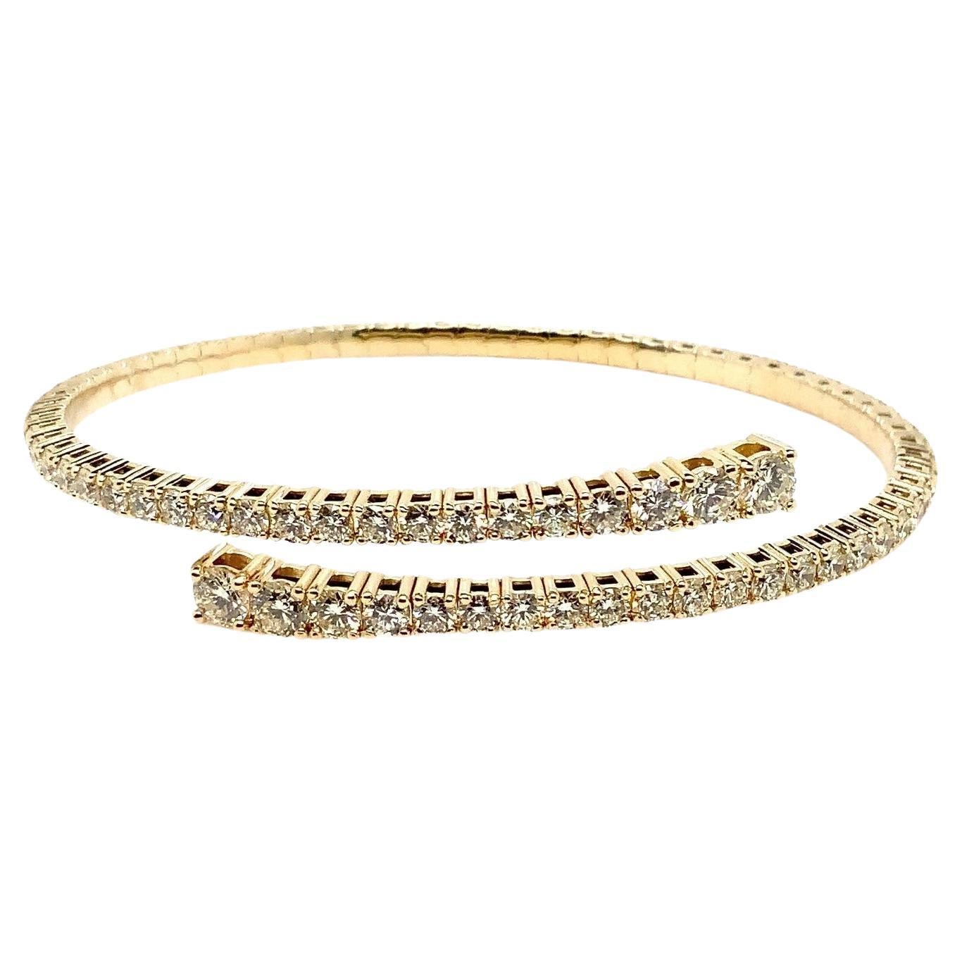 Bracelet jonc flexible Open By Pass Design en or jaune 14 carats serti de diamants en vente