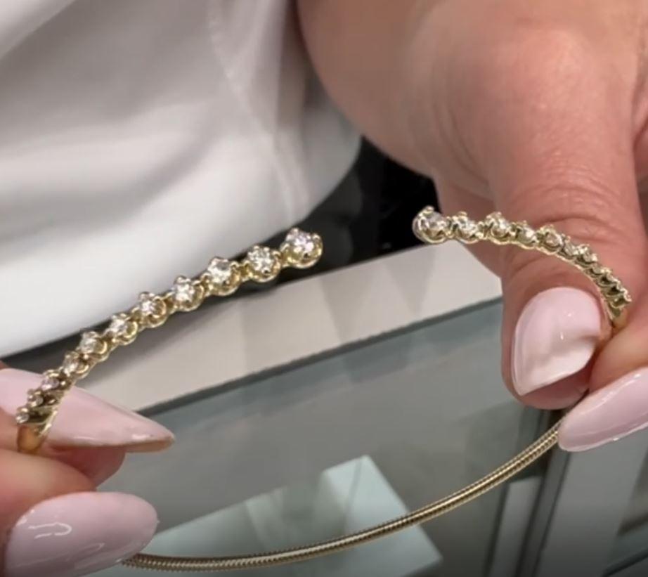 Taille ronde Bracelet souple en or jaune 14K avec manchettes en diamant 0.52 carats en vente