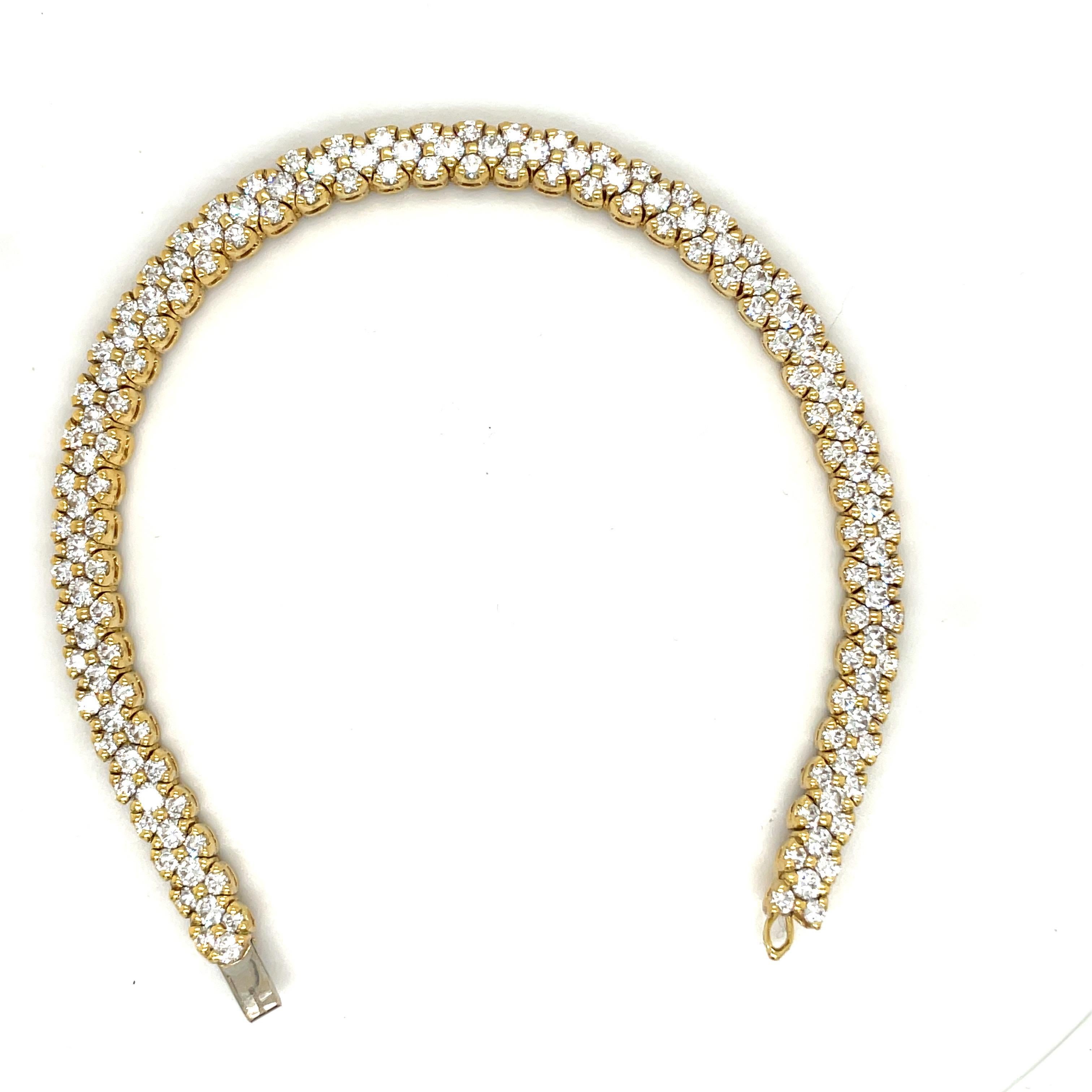 Bracelet tennis souple en or jaune 18 carats et diamants en vente 3
