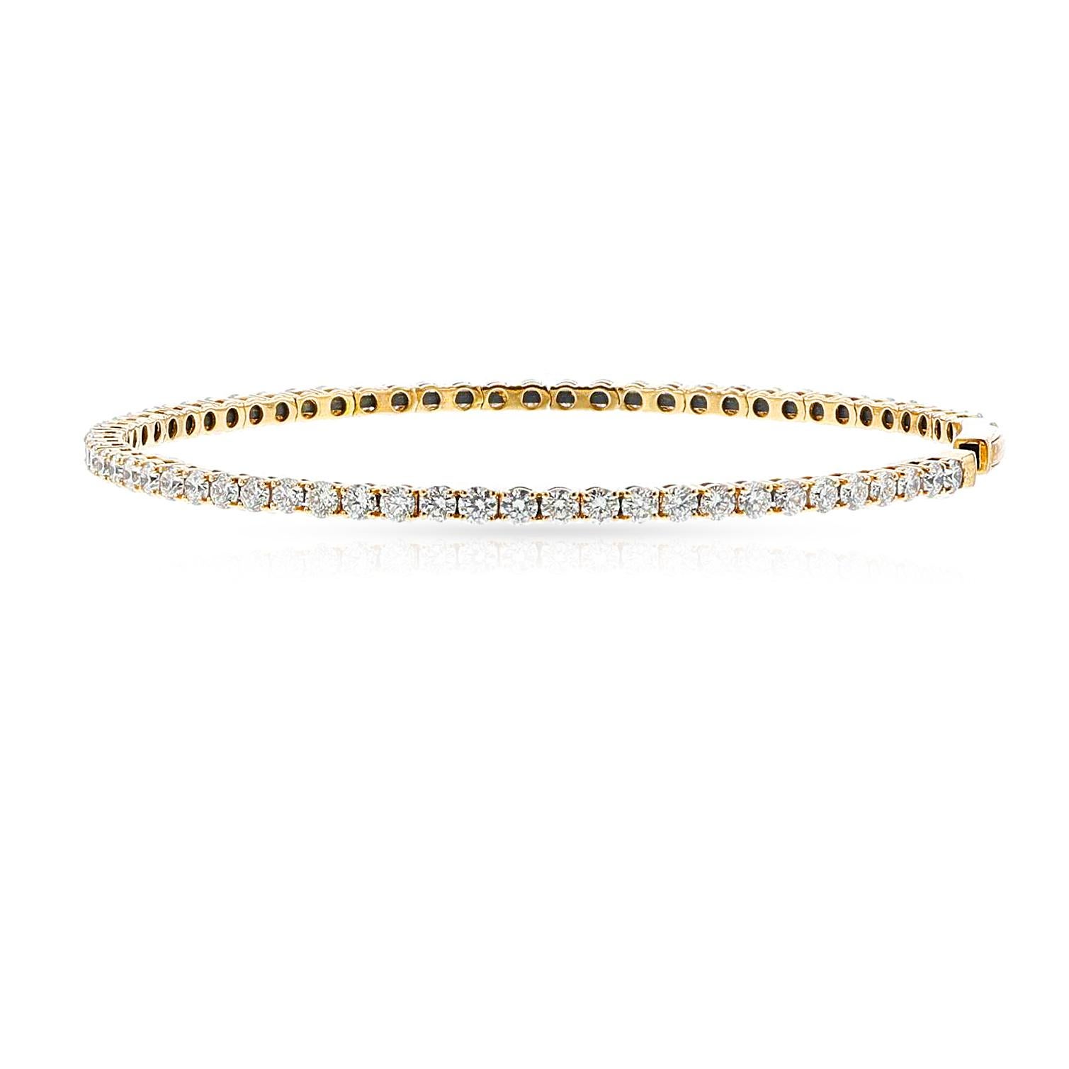Flexible 3.9 ct. Diamond Bangle, 18k  In New Condition For Sale In New York, NY
