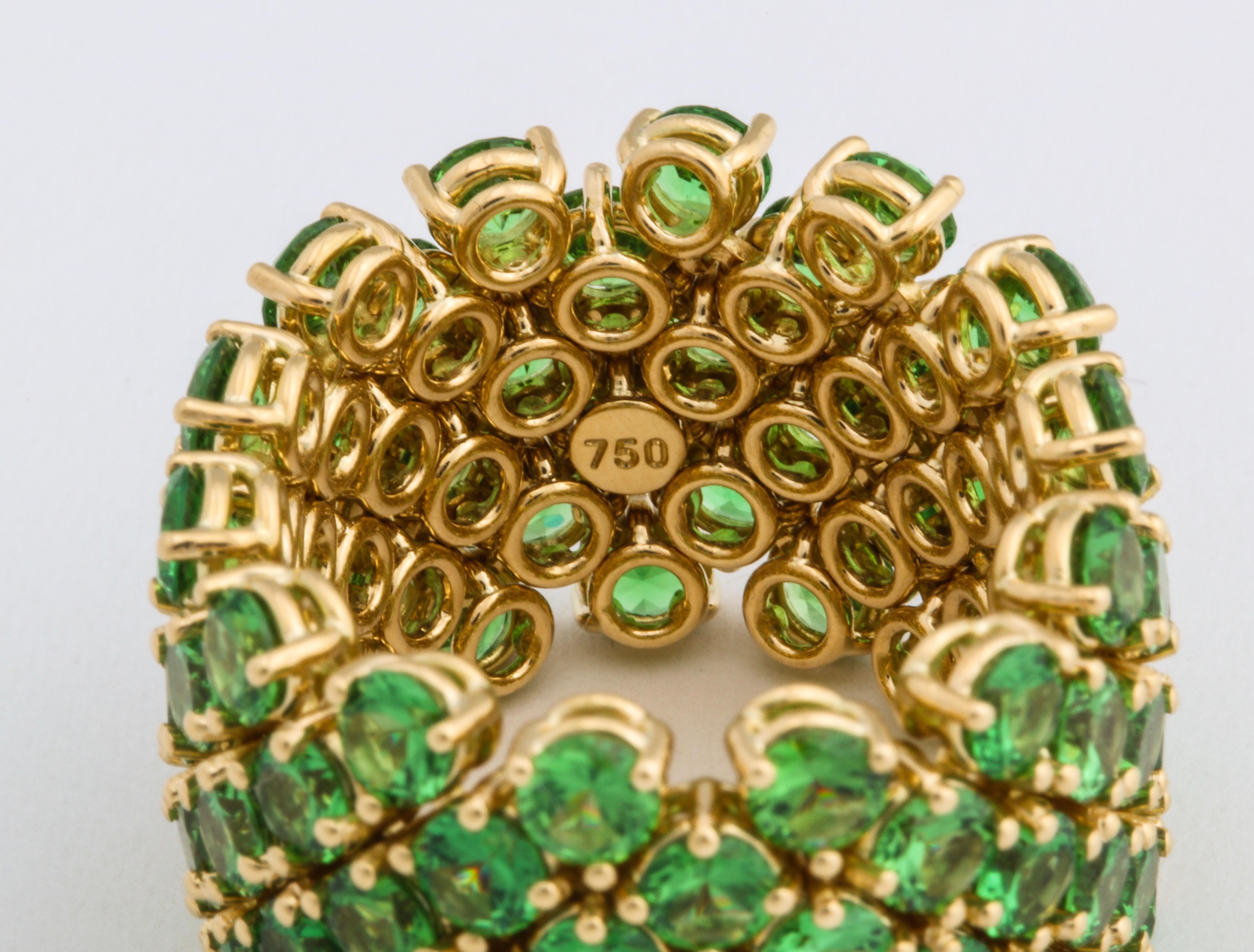 Flexible 6-Row Tsavorite Garnet Band Ring In New Condition For Sale In Bal Harbour, FL