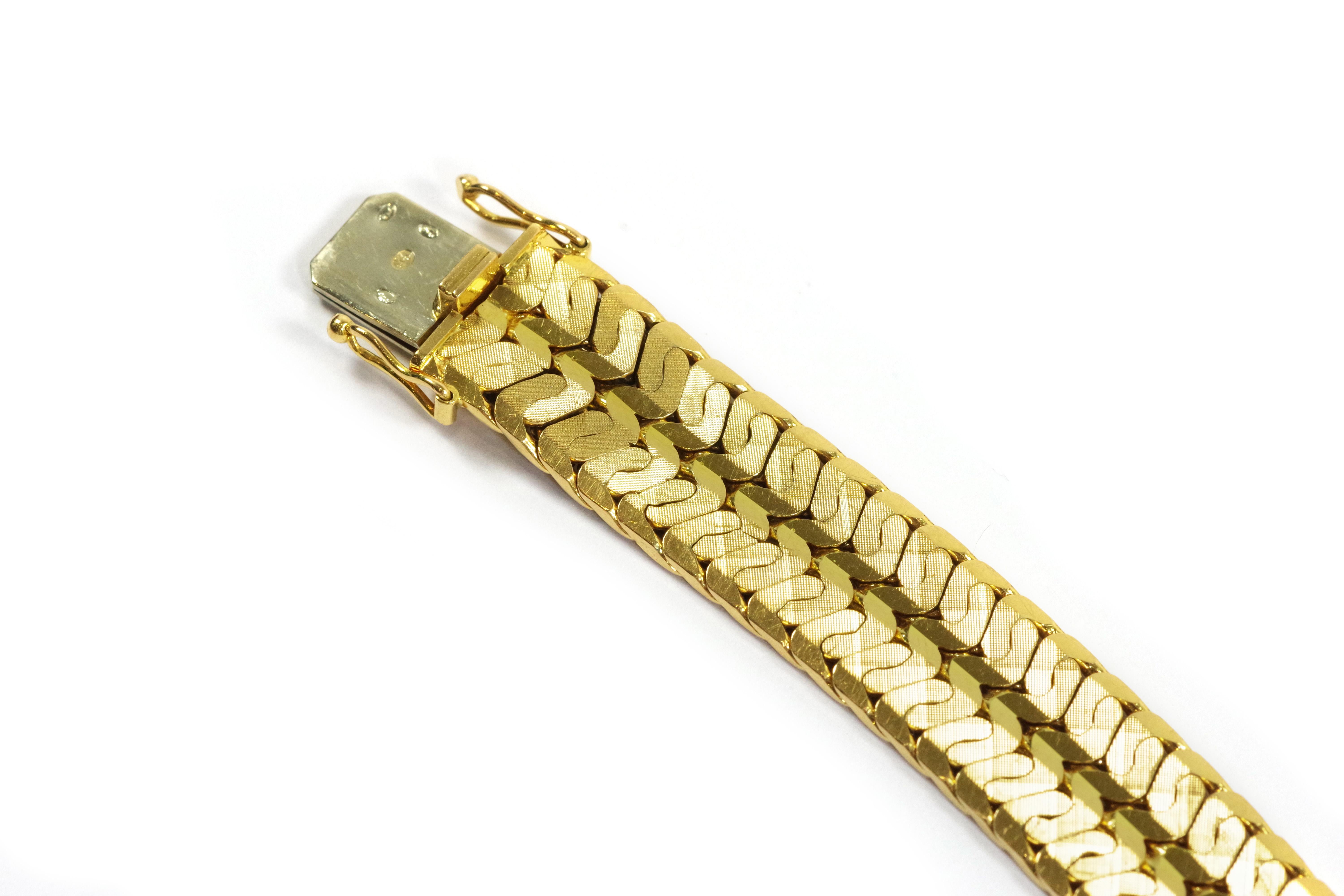Contemporary Flexible band bracelet in 18 karat gold, vintage band bracelet For Sale