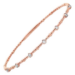 Pulsera flexible con 7 diamantes redondos en oro rosa de 14 quilates