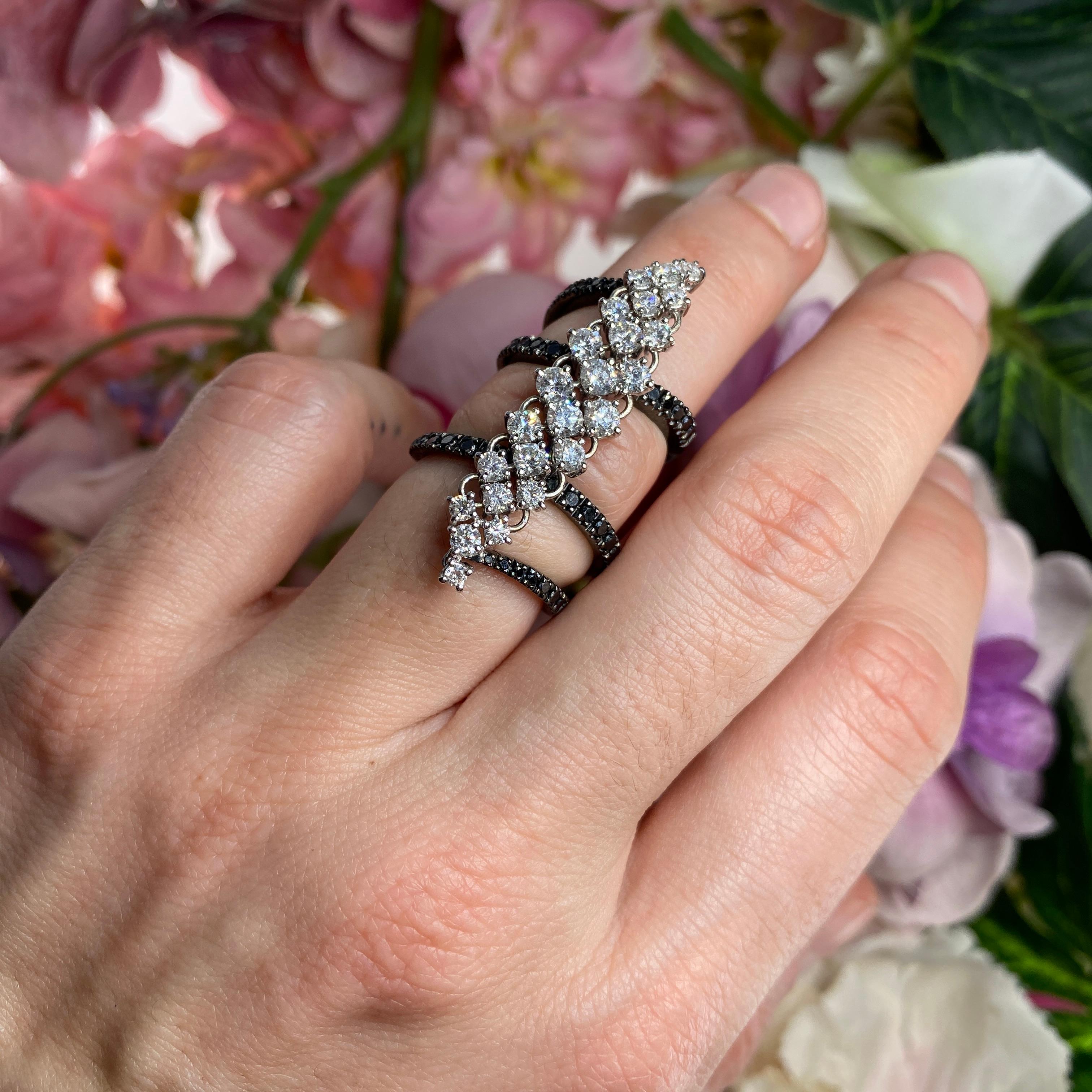 Bague flexible en or blanc whiting avec diamants noirs et blancs en vente 5