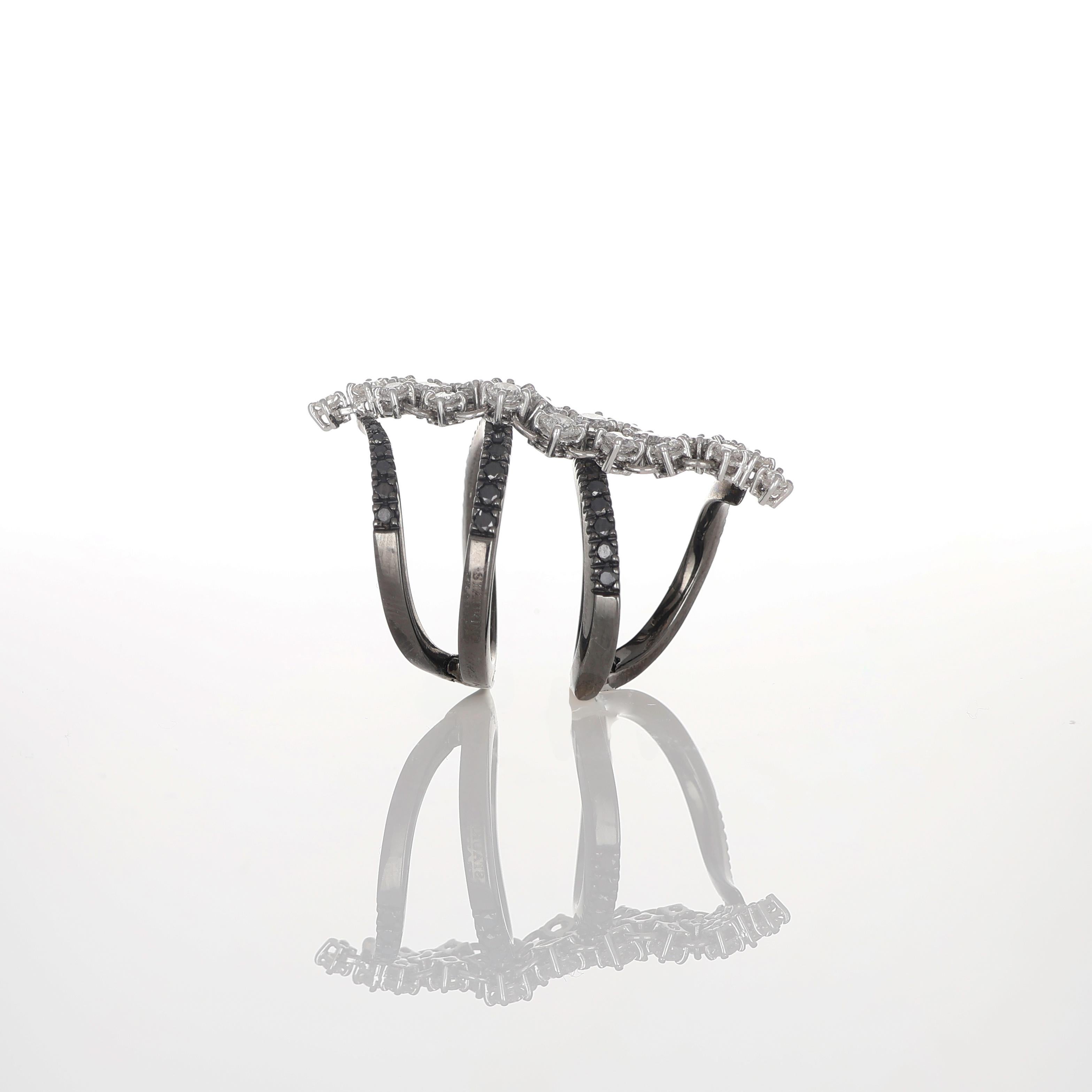 Bague flexible en or blanc whiting avec diamants noirs et blancs Neuf - En vente à Bergamo, BG
