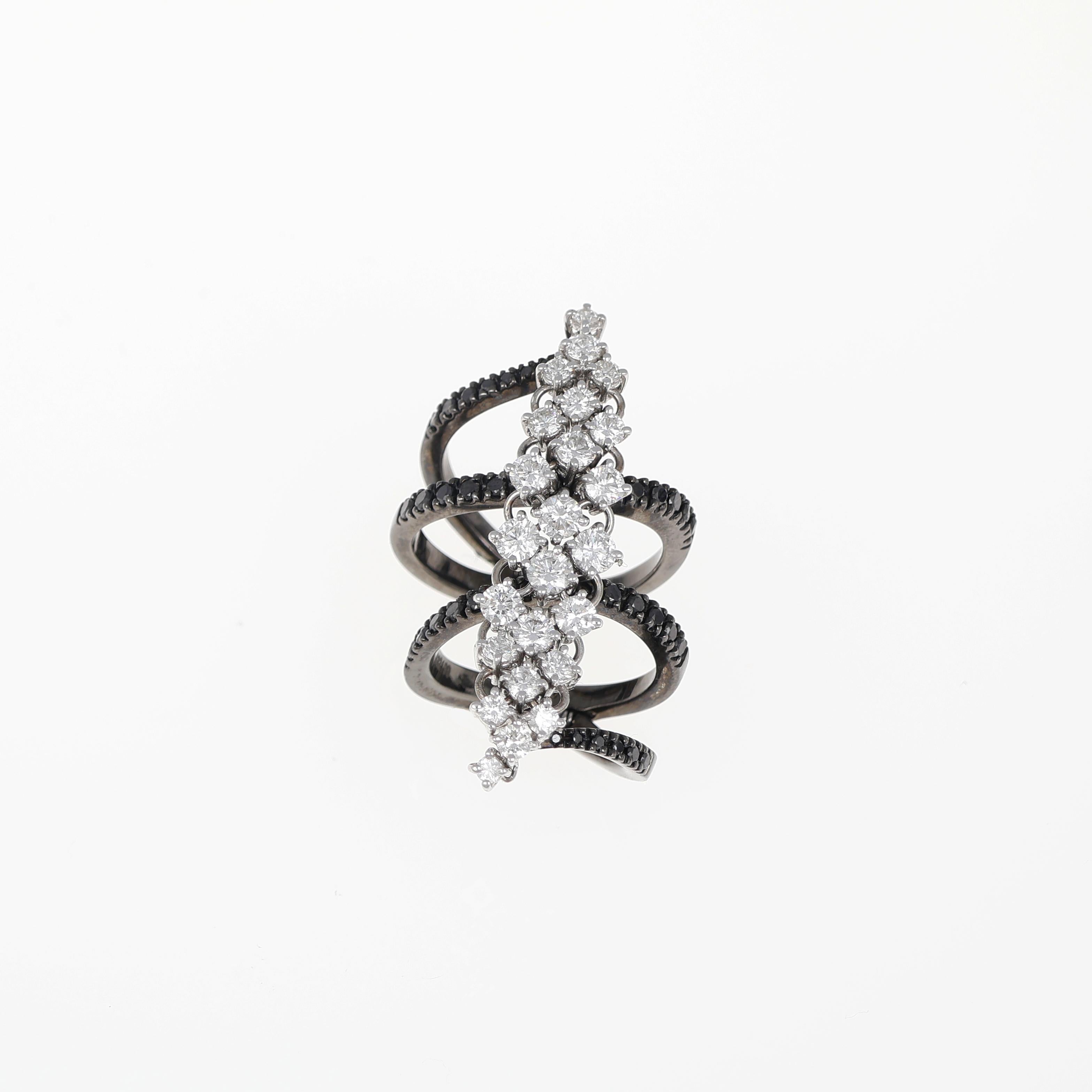 Bague flexible en or blanc whiting avec diamants noirs et blancs Unisexe en vente