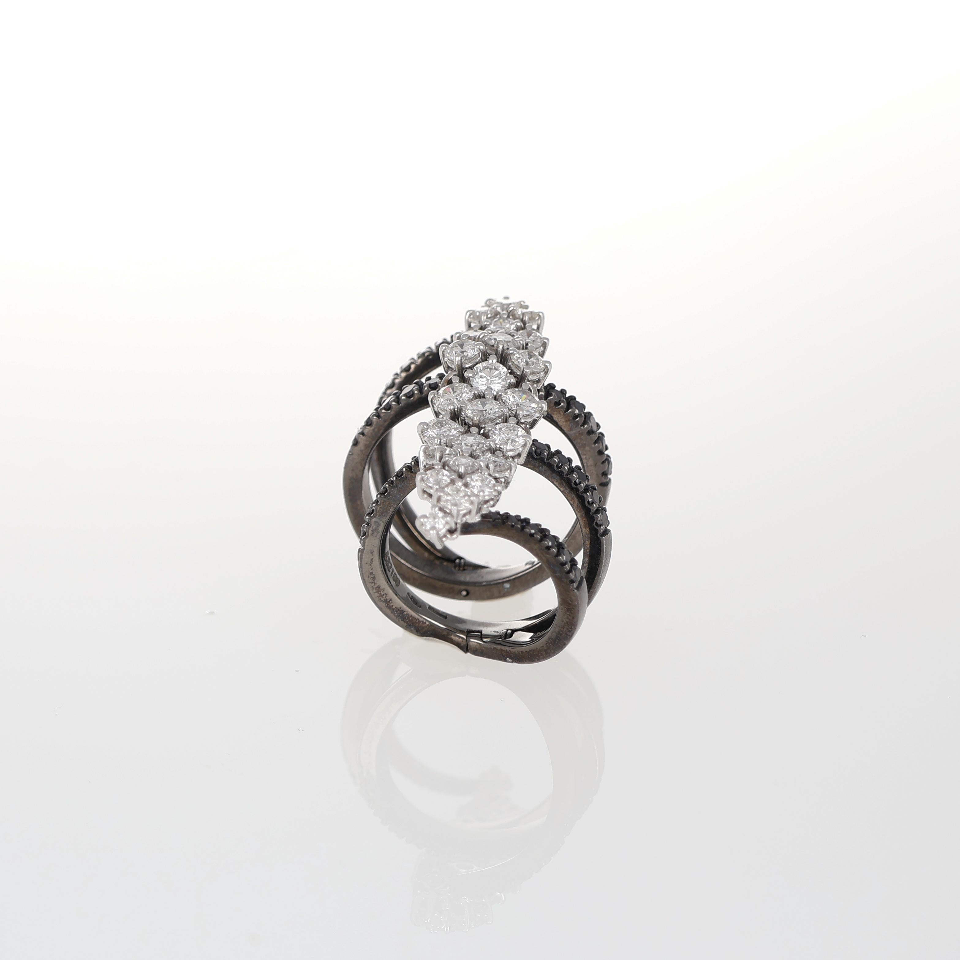 Bague flexible en or blanc whiting avec diamants noirs et blancs en vente 1