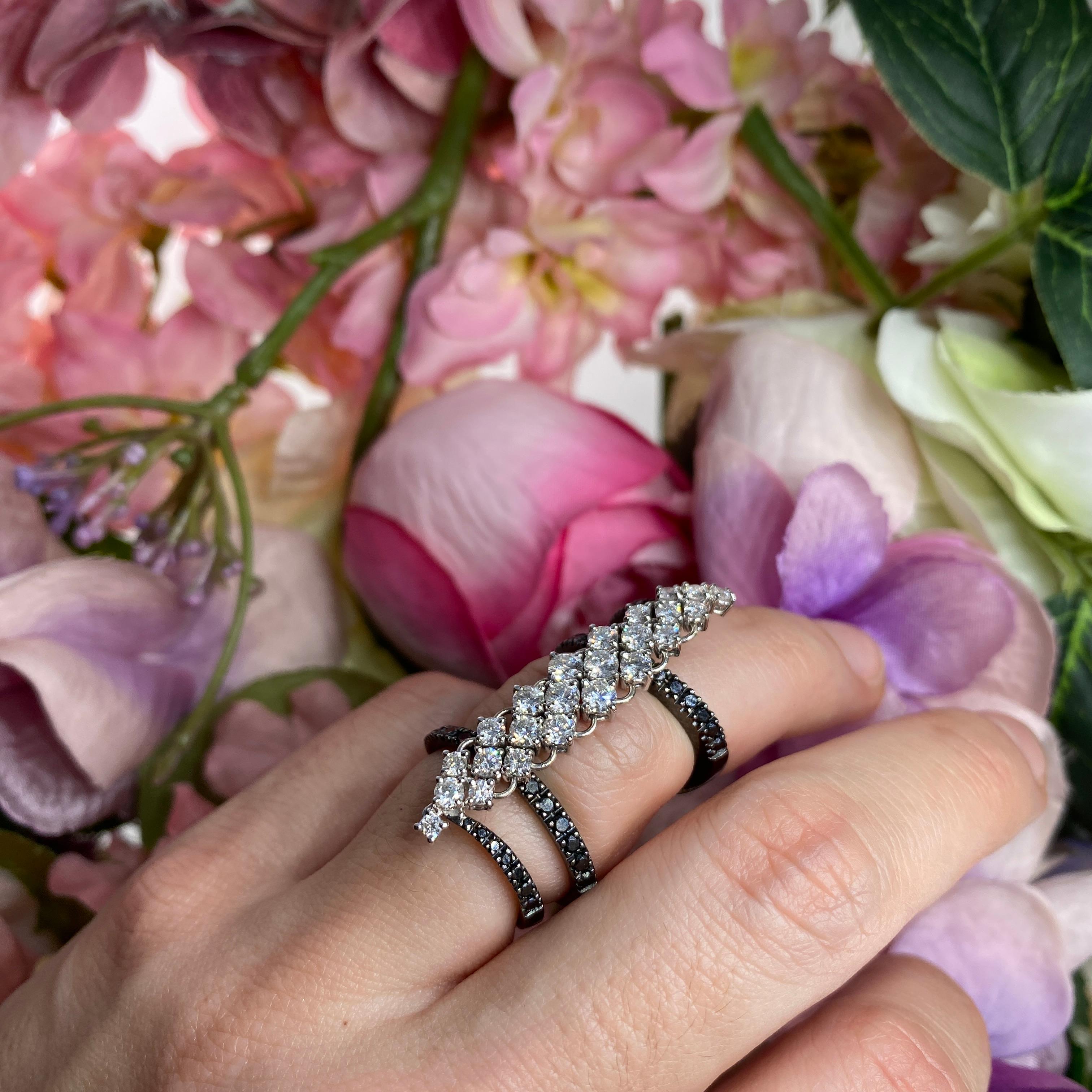 Bague flexible en or blanc whiting avec diamants noirs et blancs en vente 2