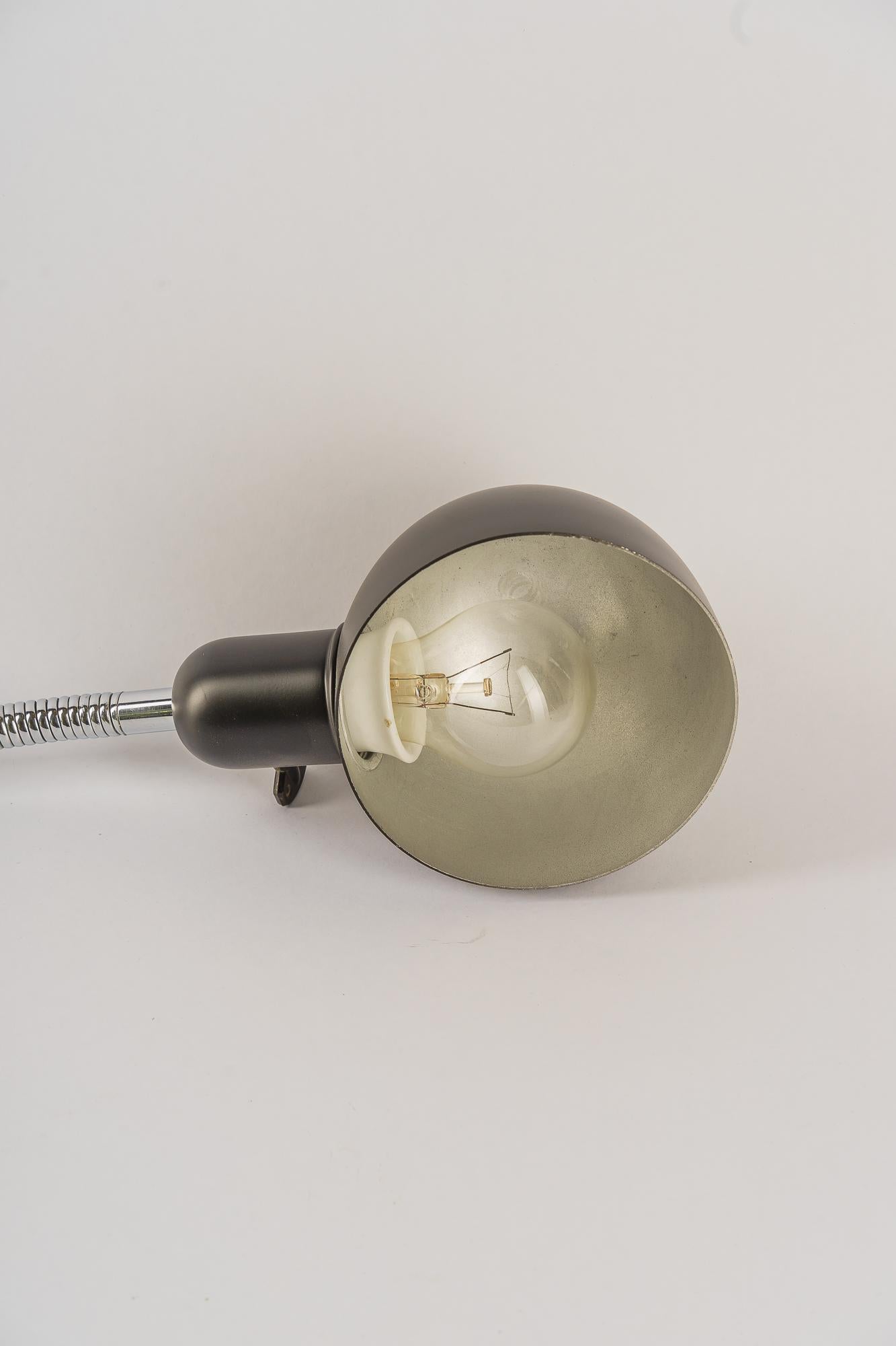 Lampe à pince flexible pour bureau 1950 en vente 5