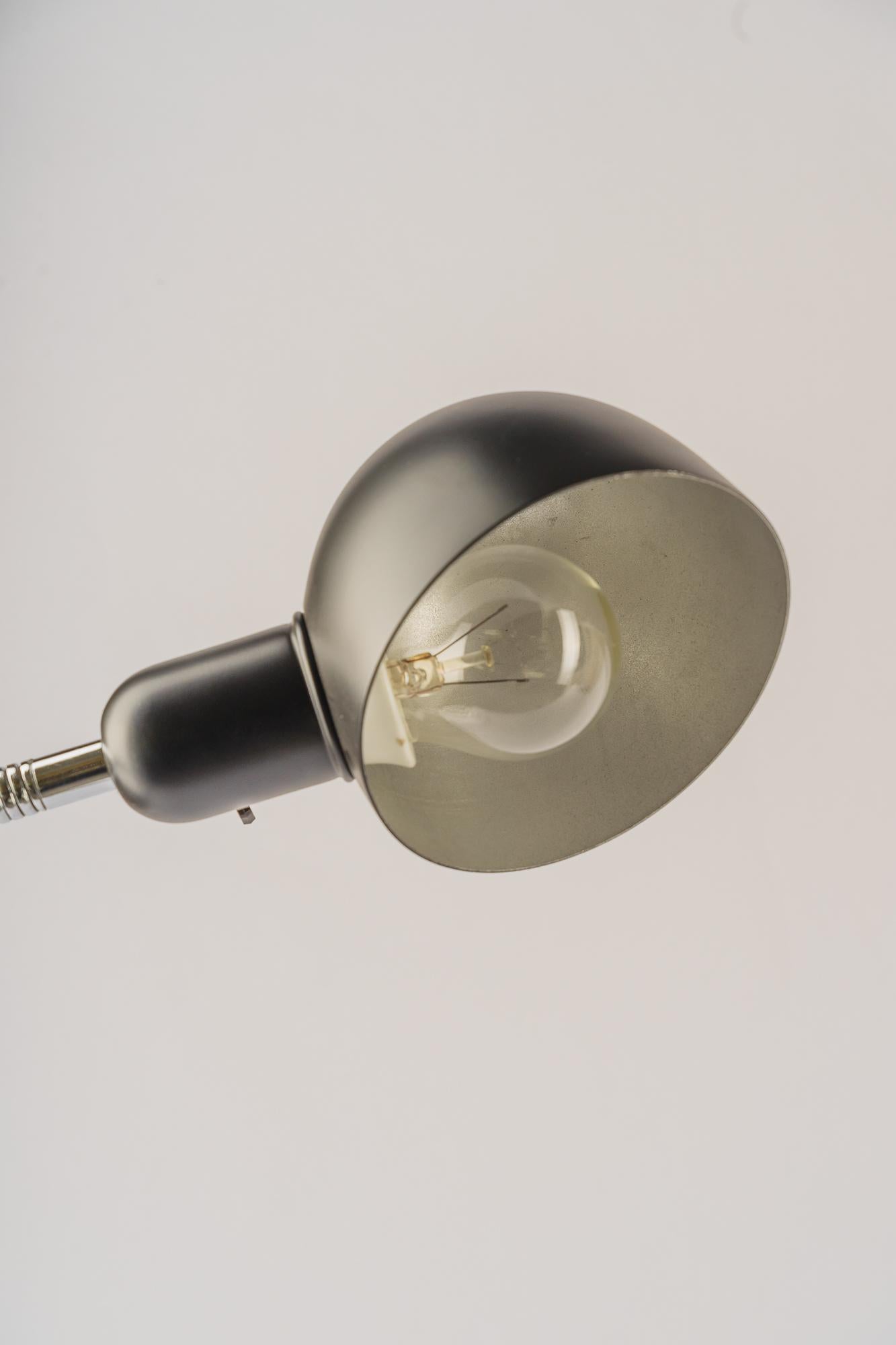 Peint Lampe à pince flexible pour bureau 1950 en vente
