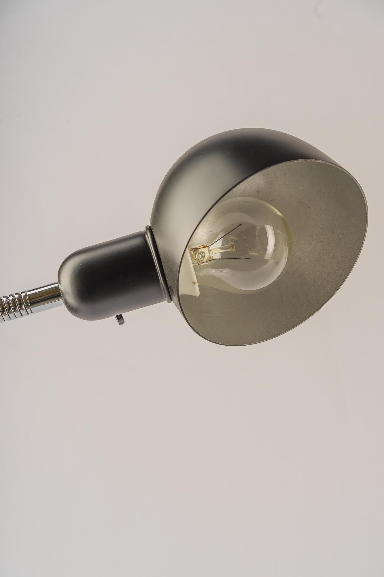 Lampe à pince flexible pour bureau 1950 Bon état - En vente à Wien, AT