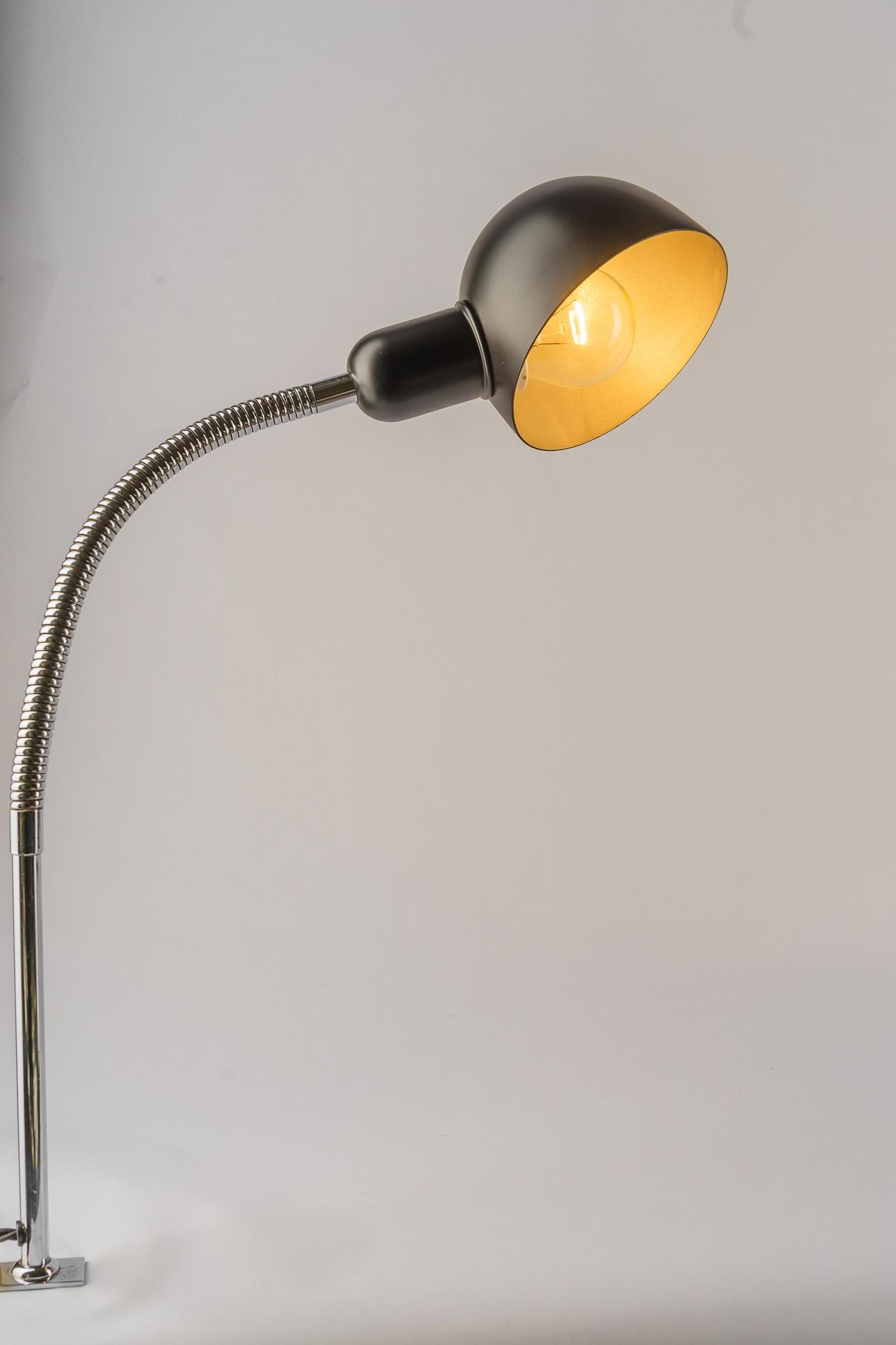 Milieu du XXe siècle Lampe à pince flexible pour bureau 1950 en vente