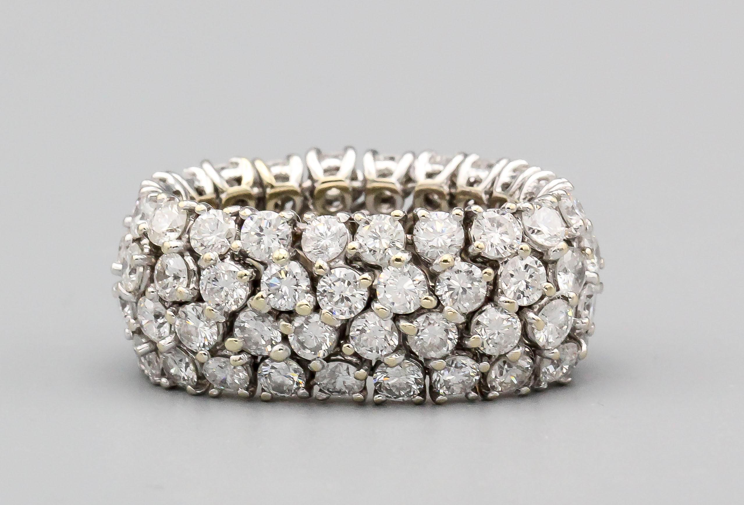 Flexible Diamond 18k White Gold Band In Good Condition In New York, NY