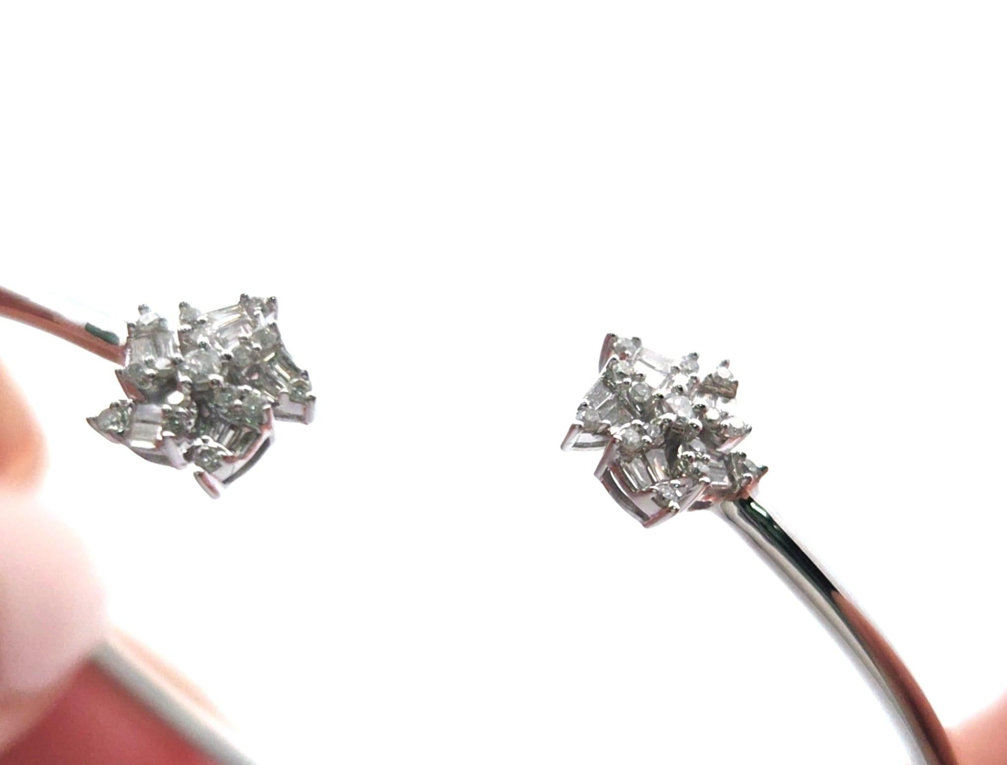 Flexibler Diamant-Armreif D.50ct 14kwg (Brillantschliff) im Angebot