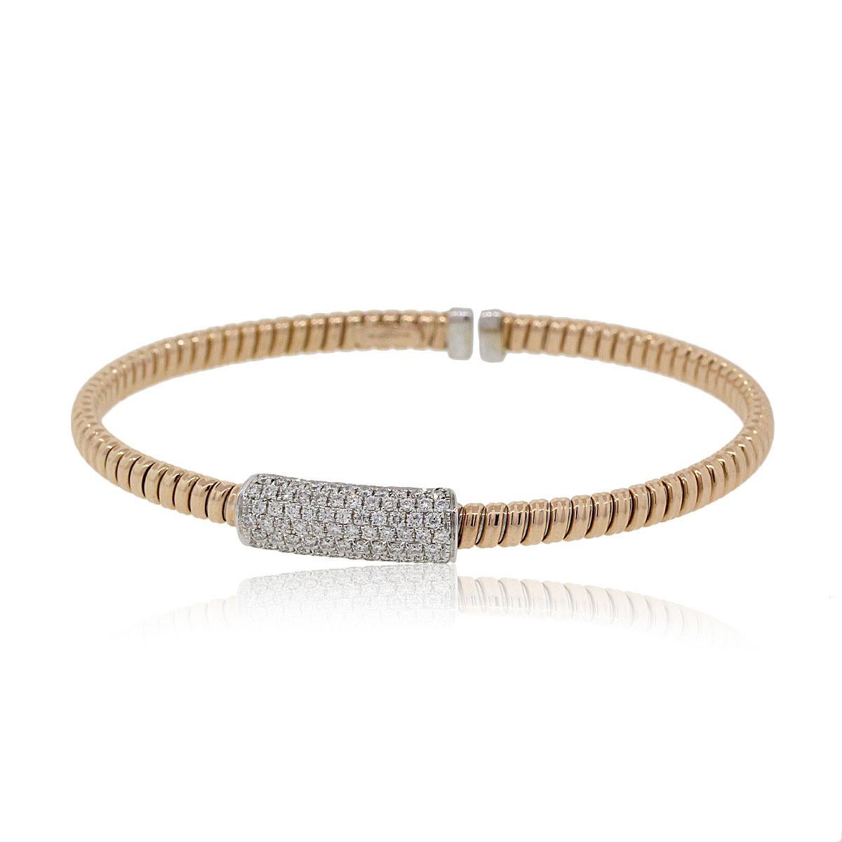 Materiale: Oro rosa e oro bianco 18 carati
Dettagli sui diamanti: Circa 0.64ctw di diamanti tondi brillanti. I diamanti hanno un colore G/H e una purezza VS.
Misure: 6.5″ x 0.25″
Peso: 10 g (6,4 dwt)
SKU: G8061