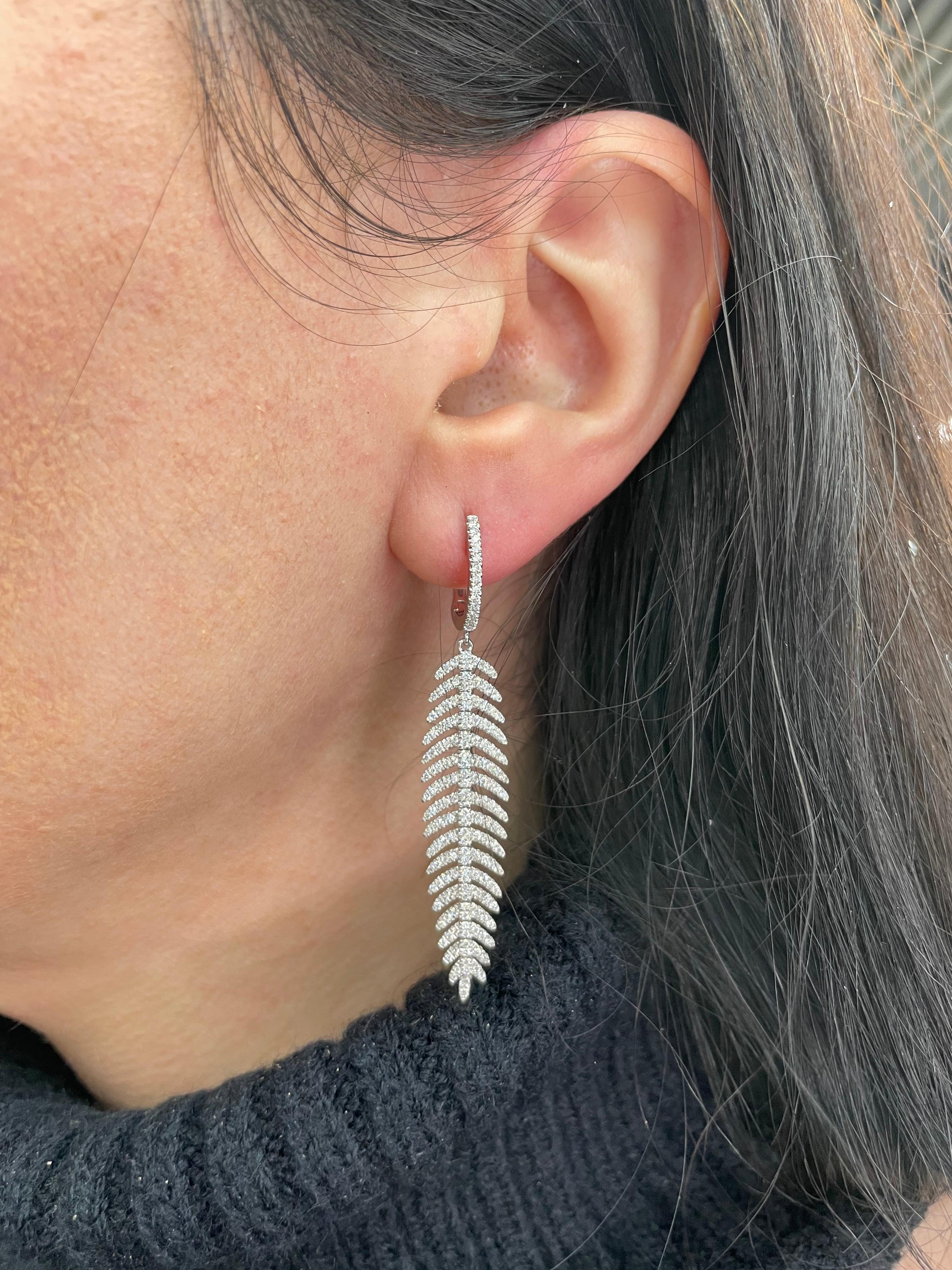 Women's Flexible Diamond Feather Drop Earrings 1.28 Carats 14K White Gold 9.2 Grams For Sale