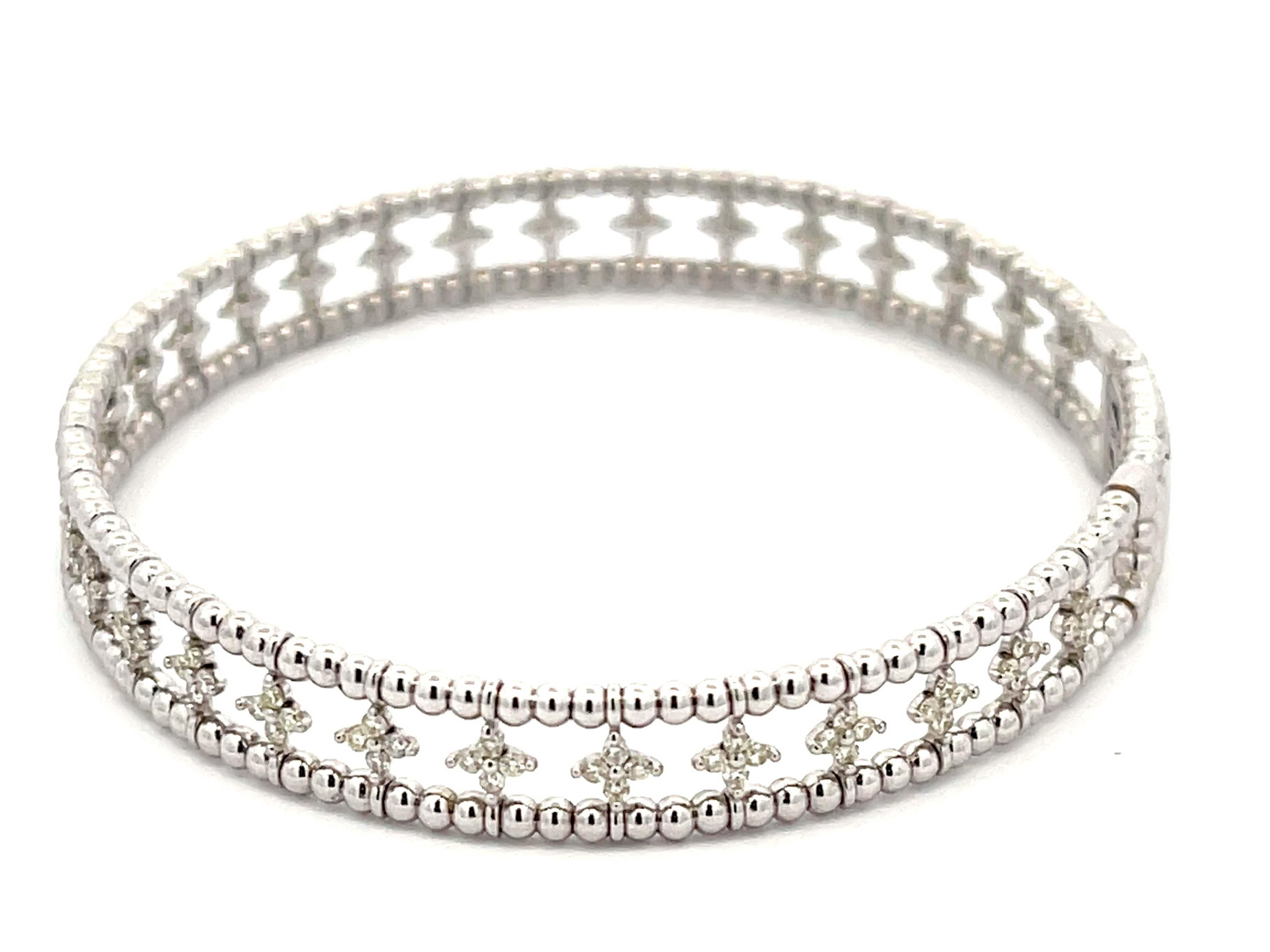 Moderne Bracelet souple à motif de fleurs en or blanc 14 carats et diamants en vente