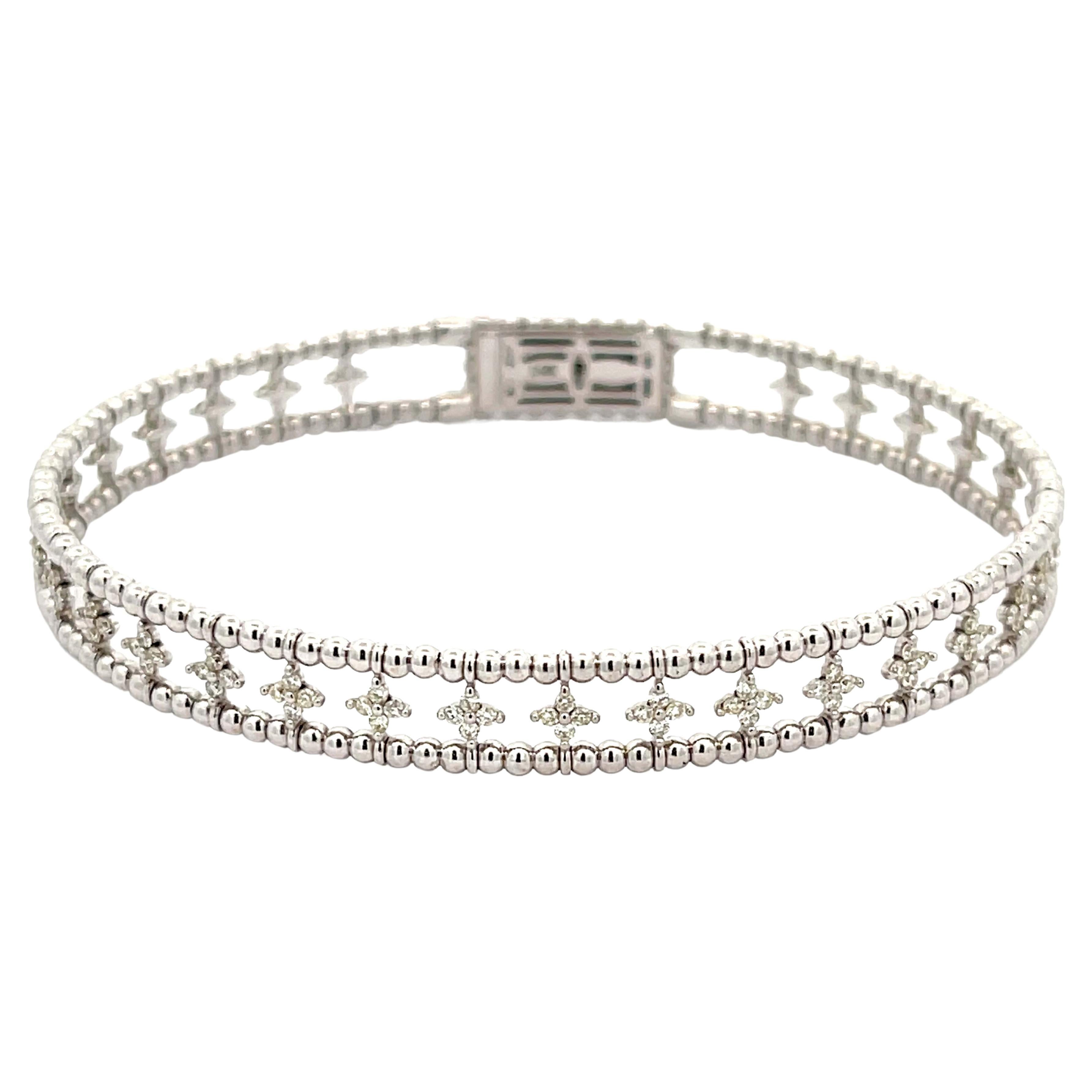 Bracelet souple à motif de fleurs en or blanc 14 carats et diamants en vente