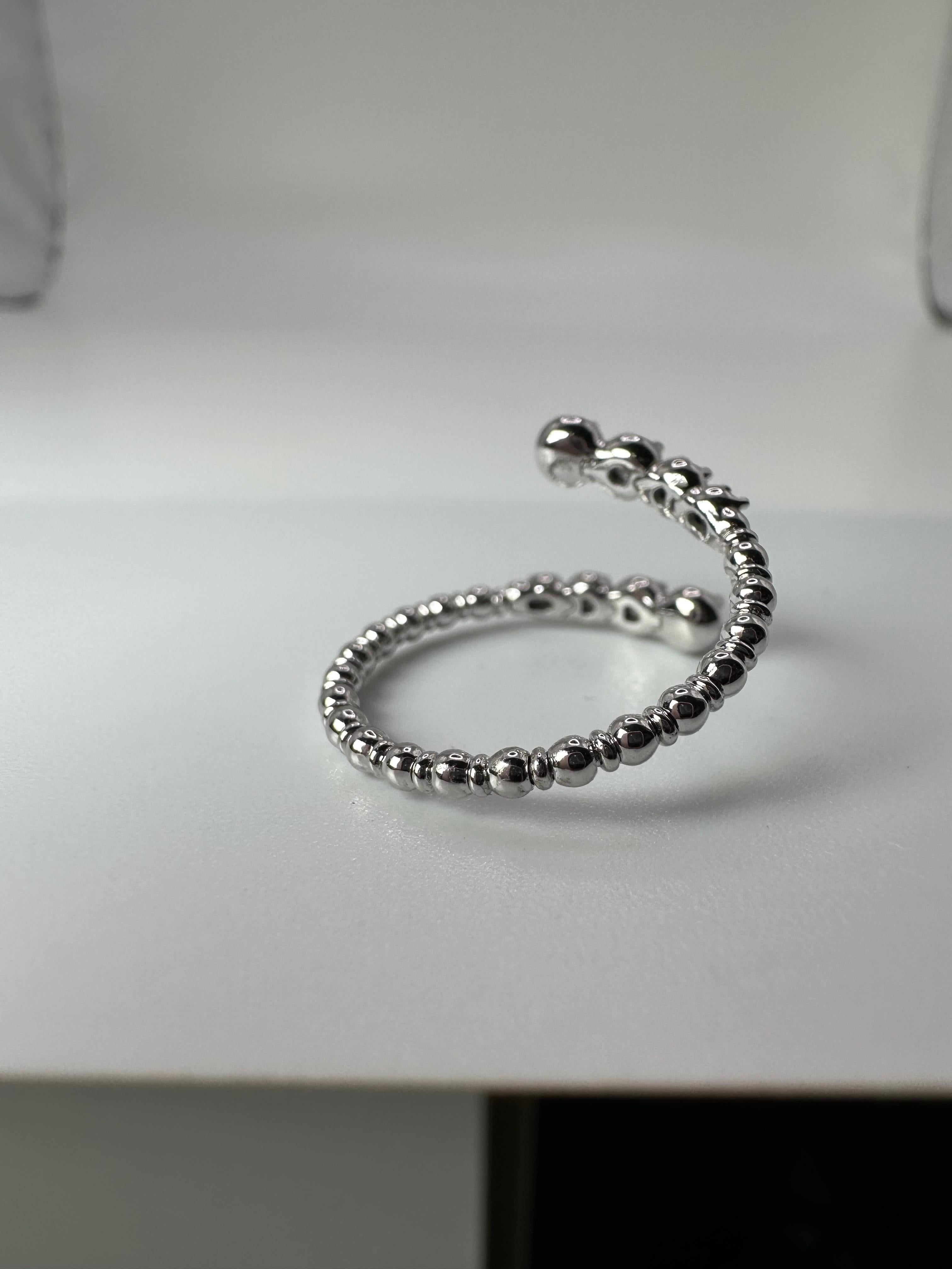 Flexible Diamond Ring 14 Karat Stunning Modern Diamond Ring In New Condition For Sale In Jupiter, FL