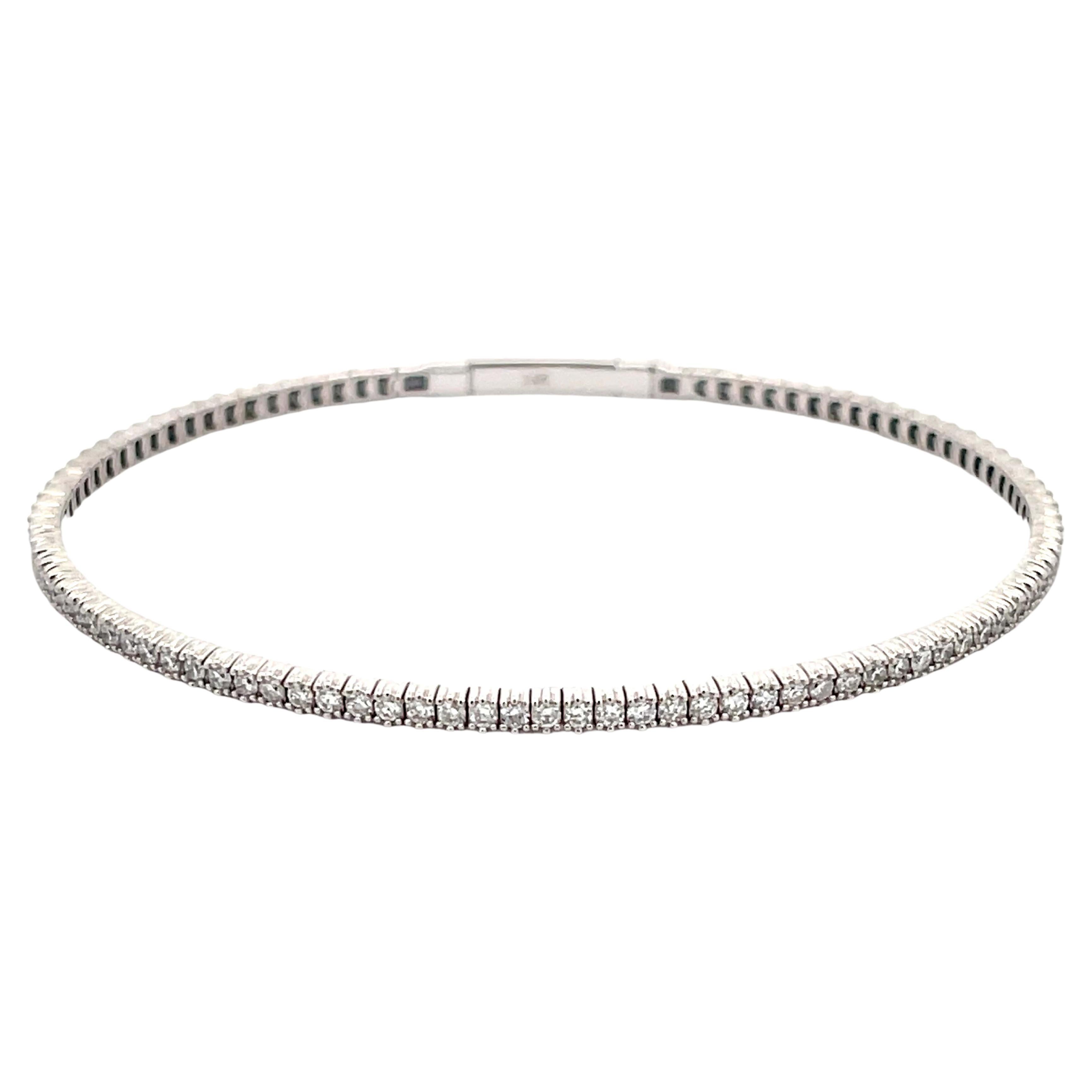Bracelet tennis flexible en or blanc 14 carats et diamants en vente