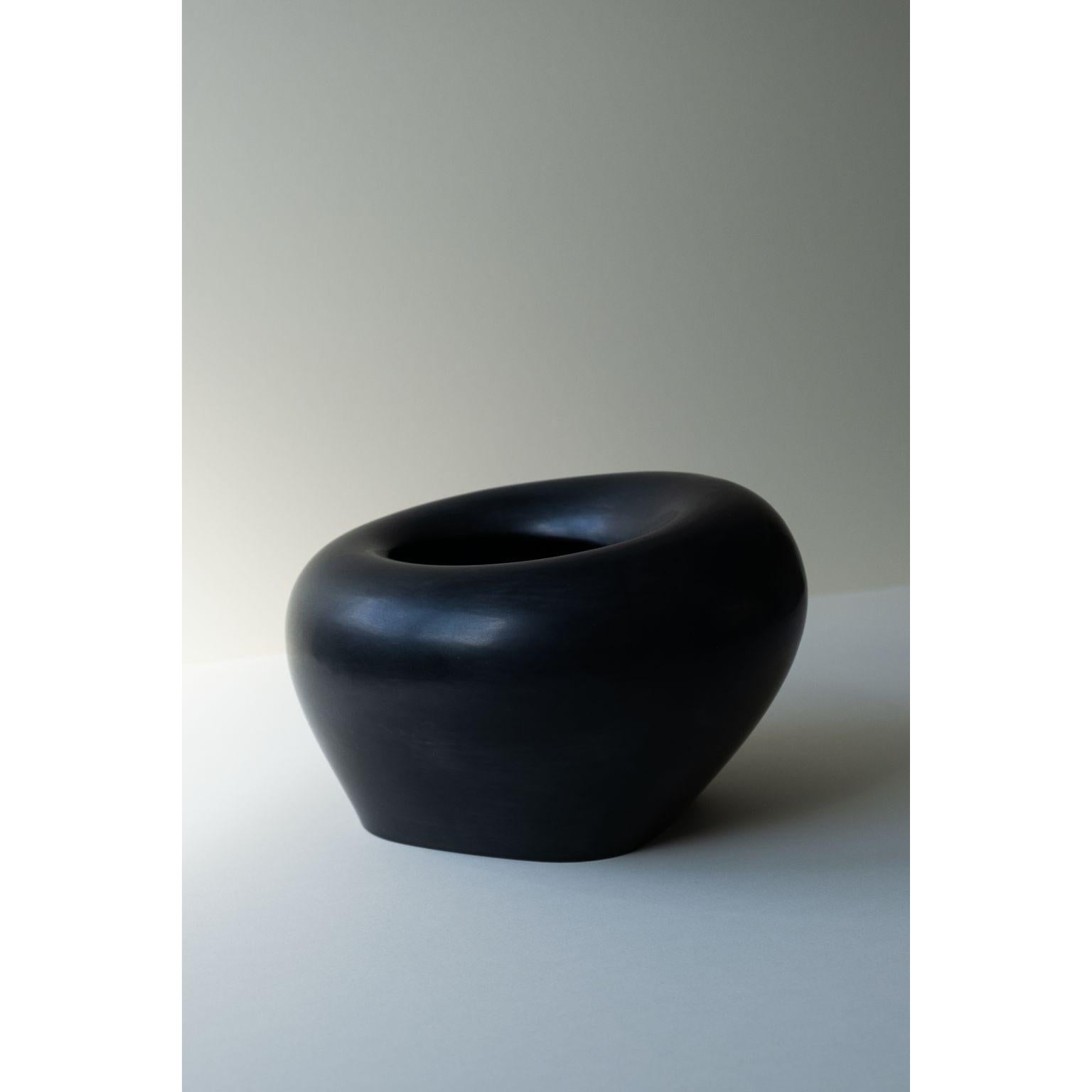 Flexible geformte Vase 3 von Rino Claessens (Glasiert) im Angebot