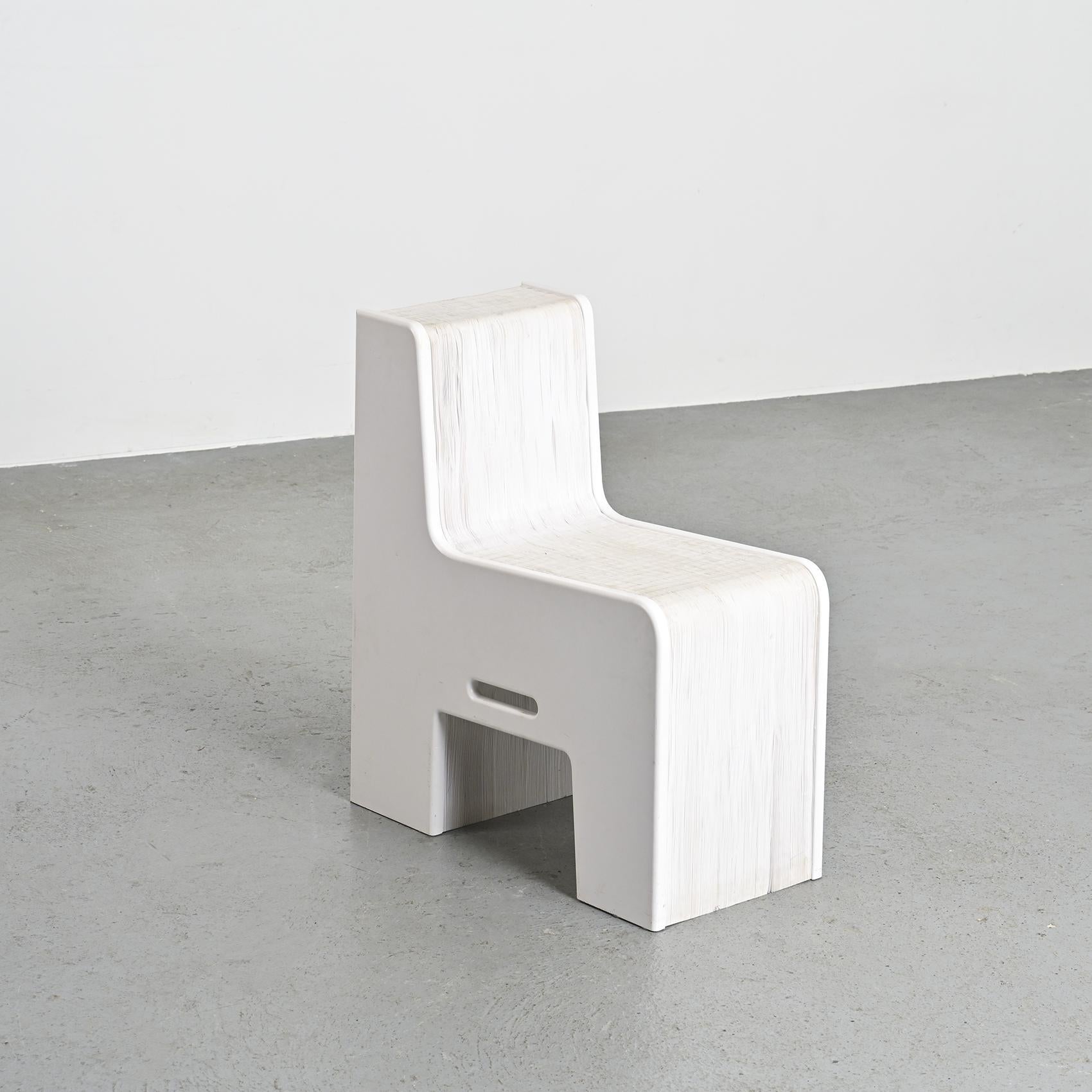
Designed by the Taiwanese designer Chishen Chiu, Flexible Love furniture offers an accordion honeycomb structure, made from recycled materials to reduce their environmental footprint.

This extending chair is composed of recycled wood uprights and