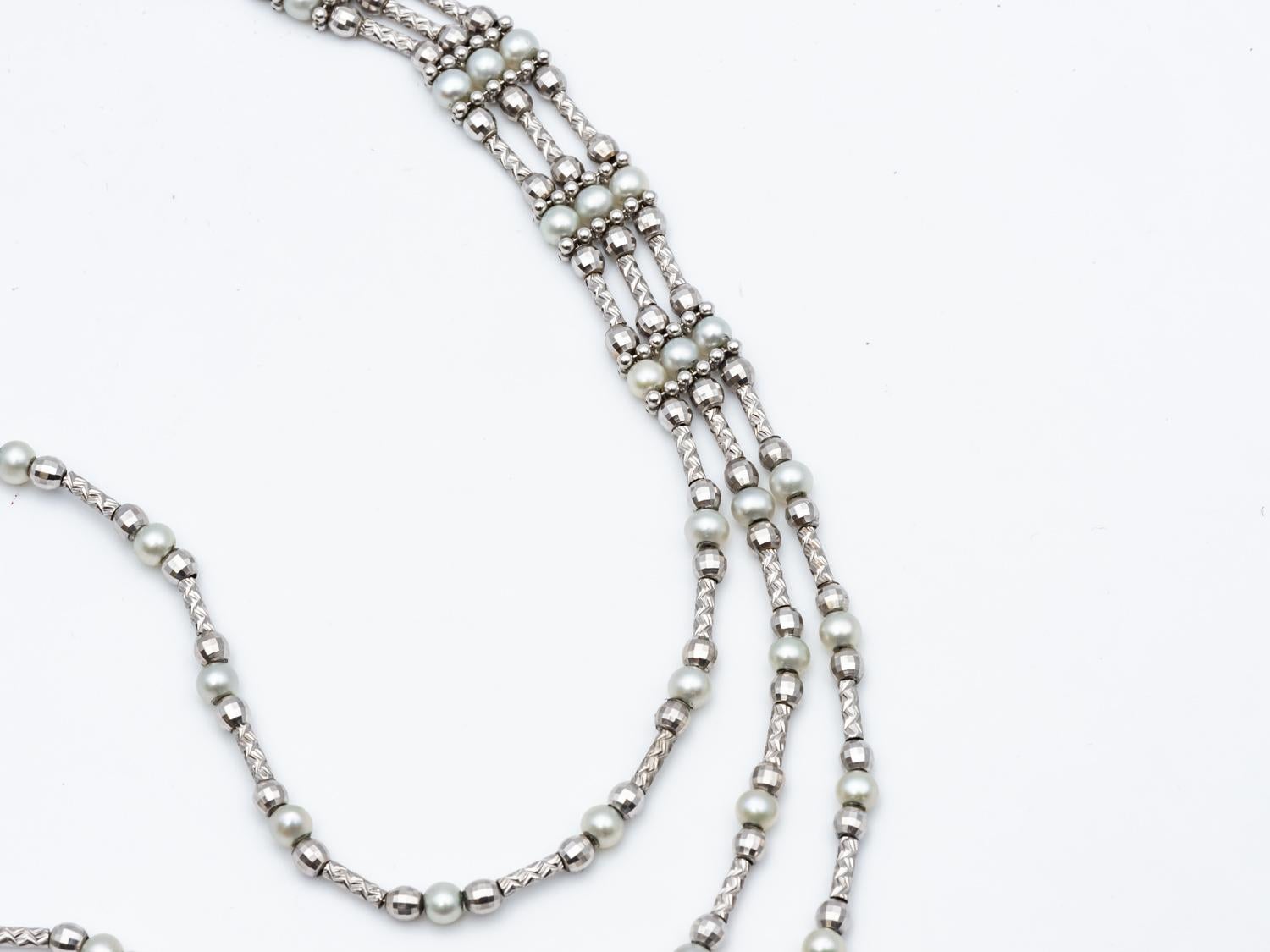 Flexible Necklace 3 Rows Fine Pearls White Gold 18 Karat In Excellent Condition For Sale In Vannes, FR