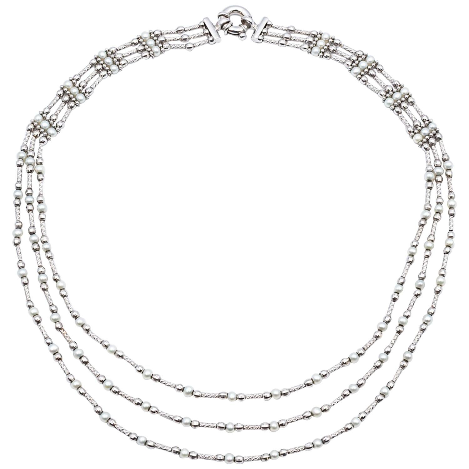 Collier souple à 3 rangées de perles fines en or blanc 18 carats