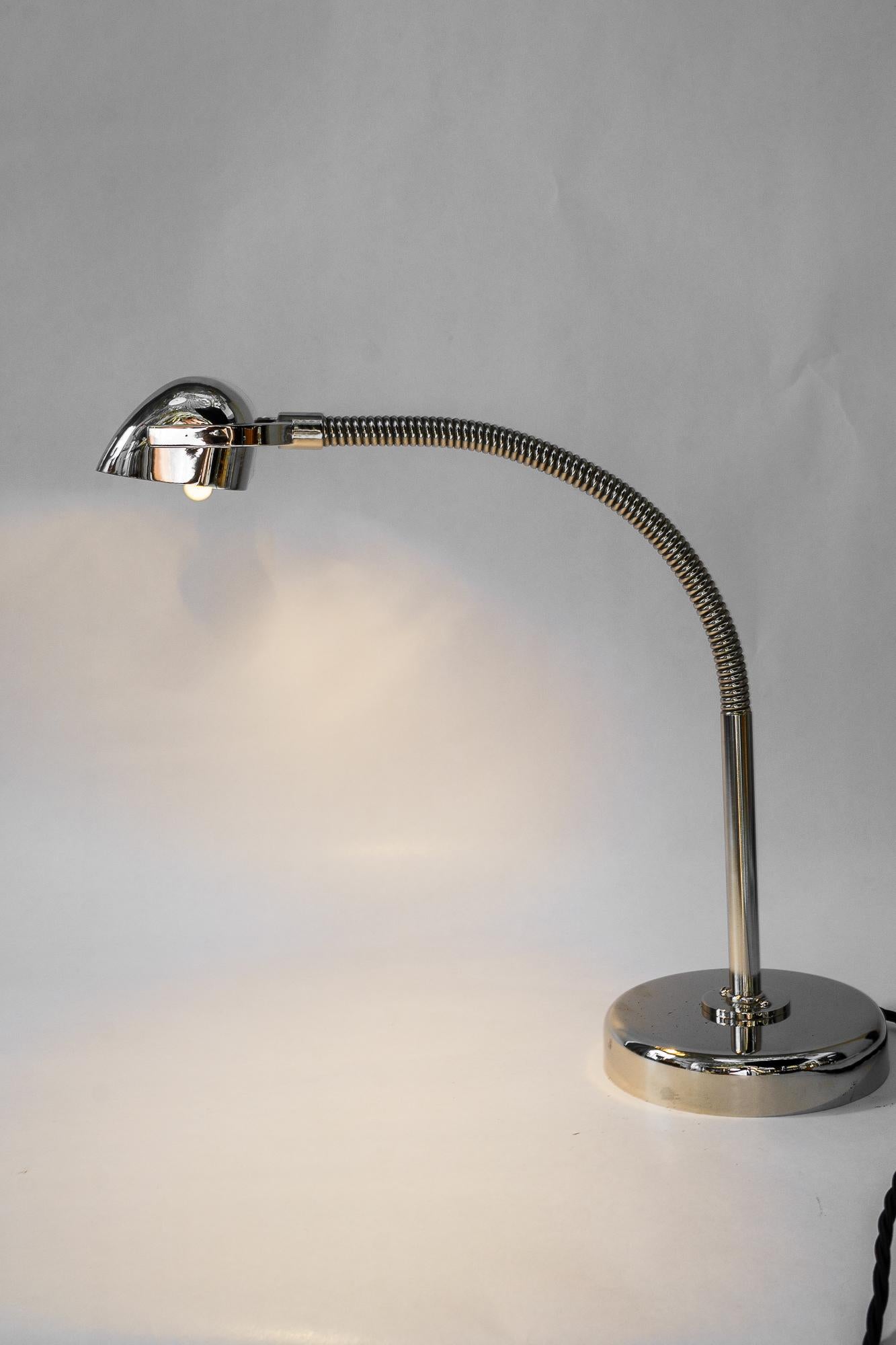 Flessibile nichelato  lampada da tavolo art deco degli anni '20 in vendita 5