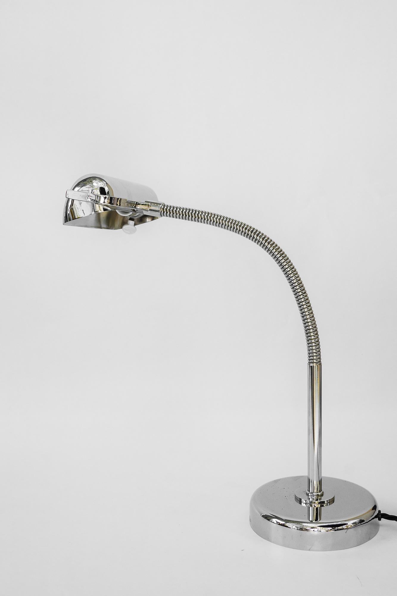 Flessibile nichelato  lampada da tavolo art deco degli anni '20
Condizioni originali

