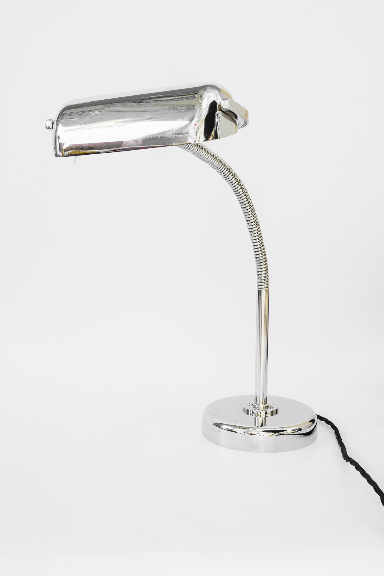 Placcato Flessibile nichelato  lampada da tavolo art deco degli anni '20 in vendita