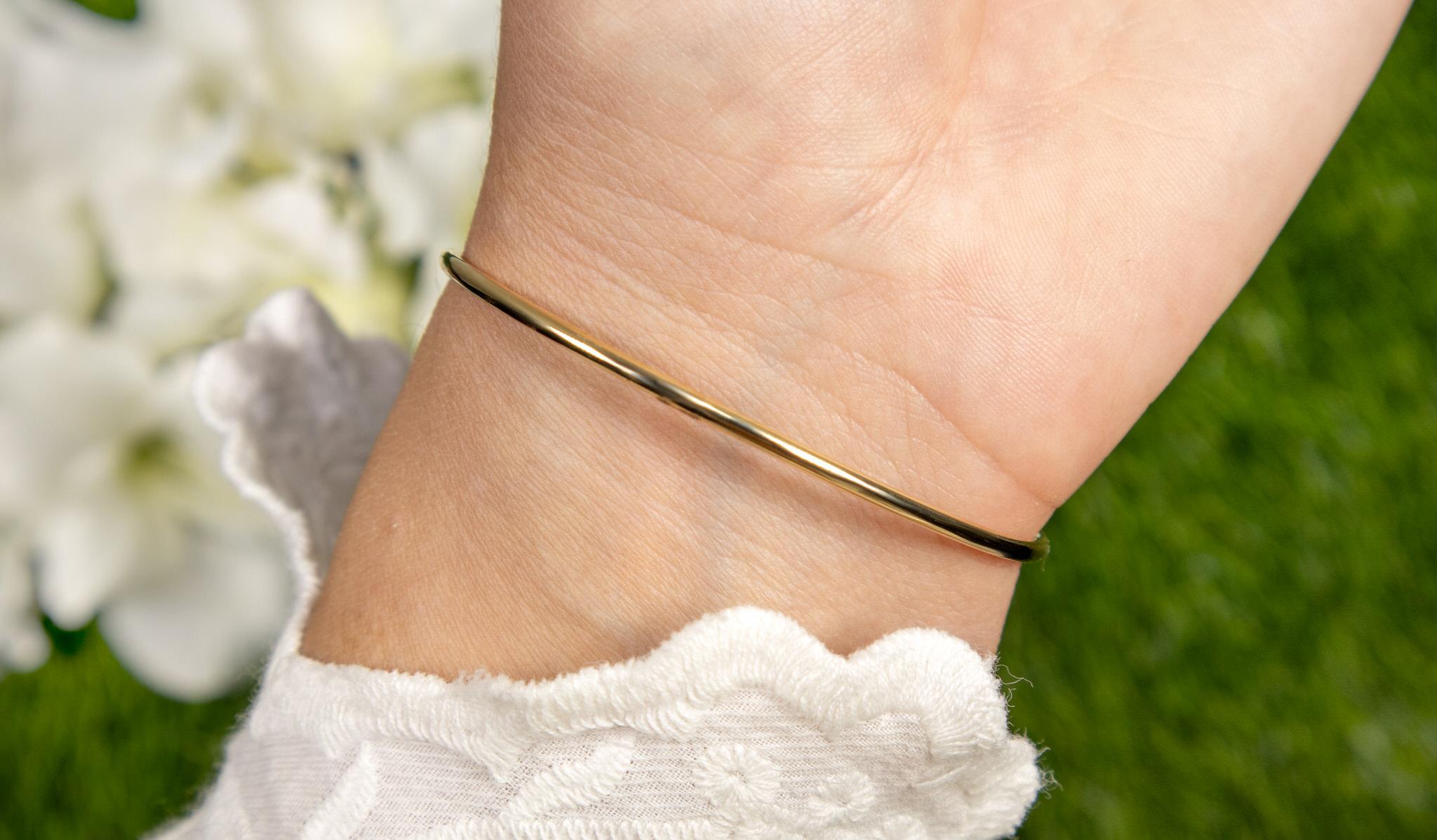 Contemporain Bracelet flexible ouvert avec diamants en vente