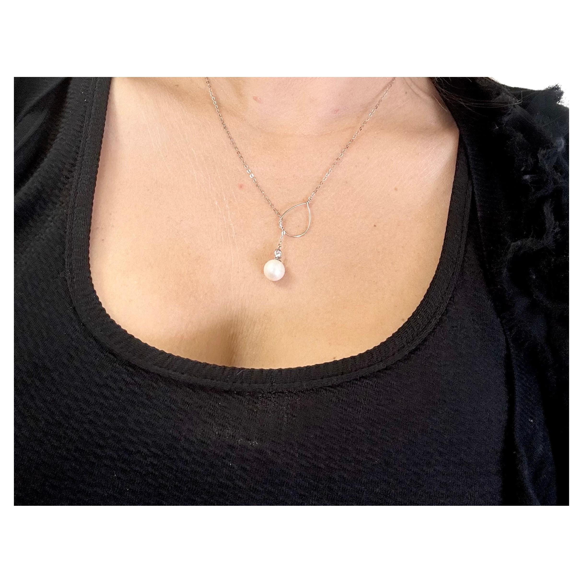 Unique pendant length can be changed from choker to long, adjustable.Made with natural freshwater pearl and Canadian diamond in 14KT gold.


Metal: 14KT white gold
Natural pearl:
Color: white
Gram(s) weight: 3 grams app.
Pearl Size:8mm
Clarity: Eye