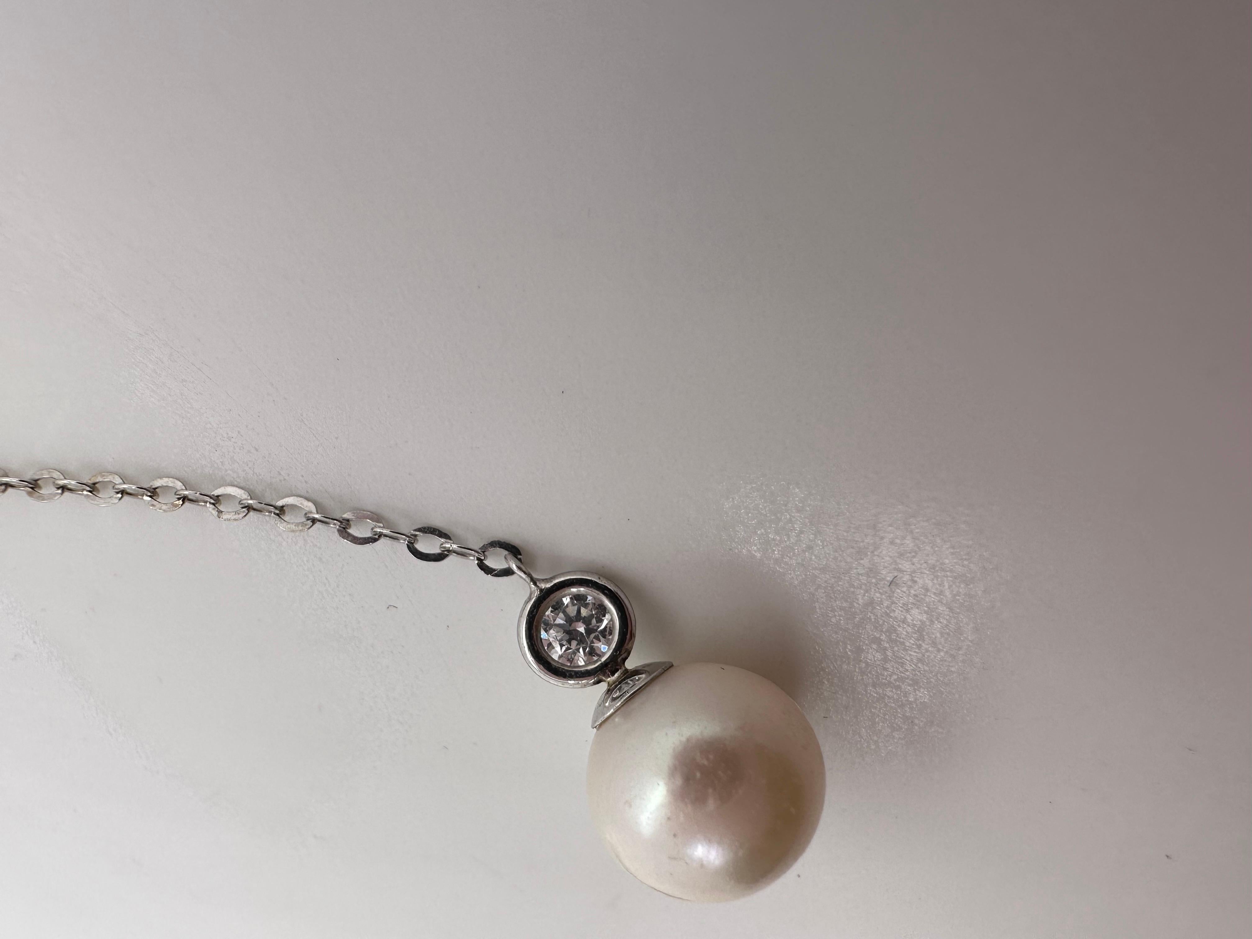 Collar flexible de perlas y diamantes para amantes del minimalismo Oro de 14 Kilates Gemas naturales Corte redondo en venta