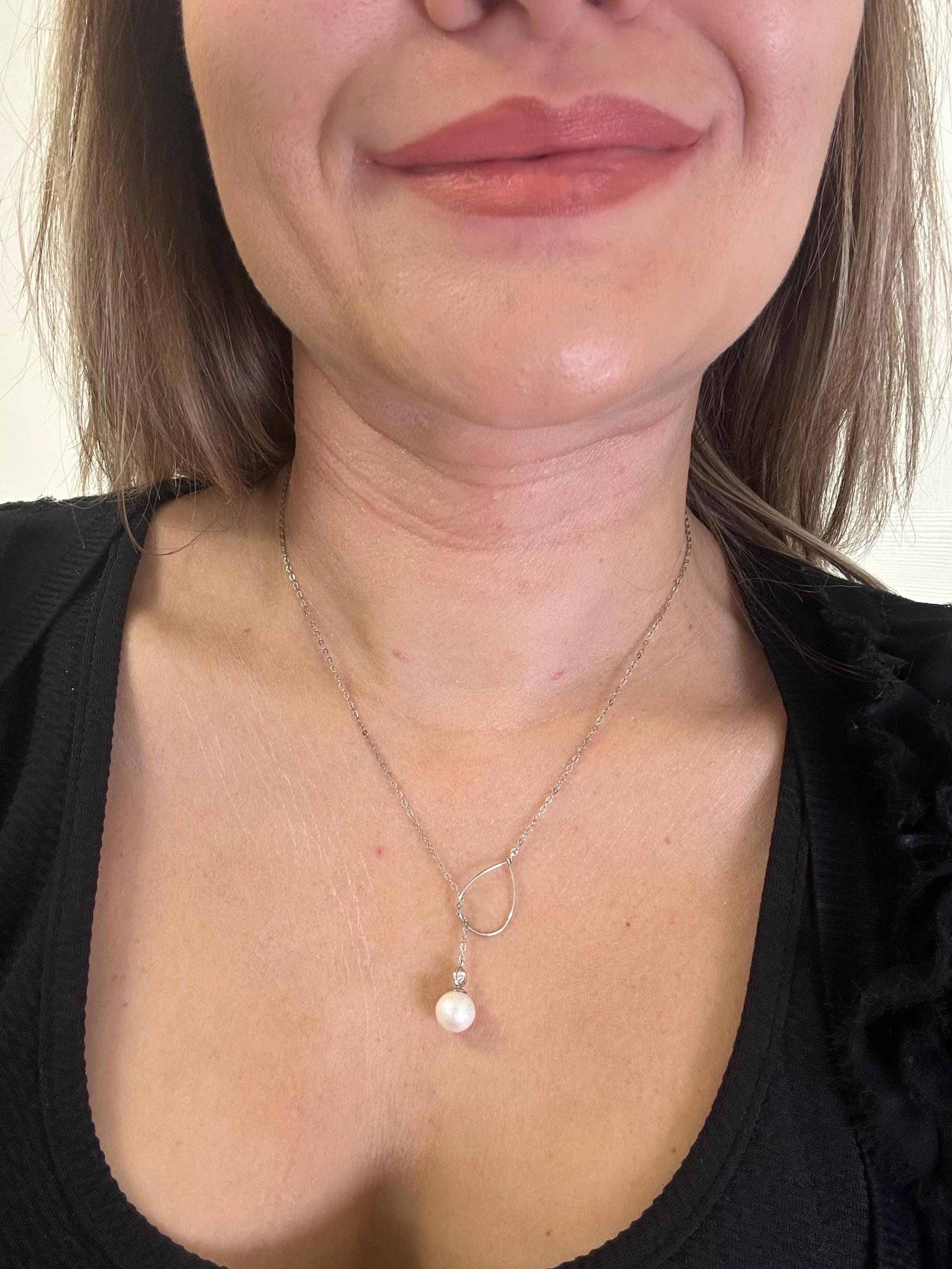 Flexible pearl diamond necklace for minimalist lover 14 Karat Gold Natural gems In New Condition For Sale In Boca Raton, FL