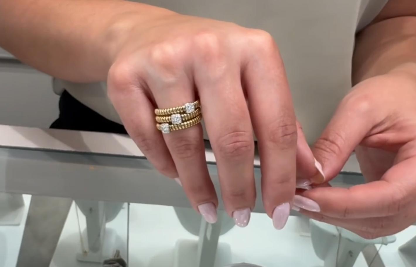 Flexibler Wickelring aus 18 Karat Gelbgold mit Diamanten Damen im Angebot