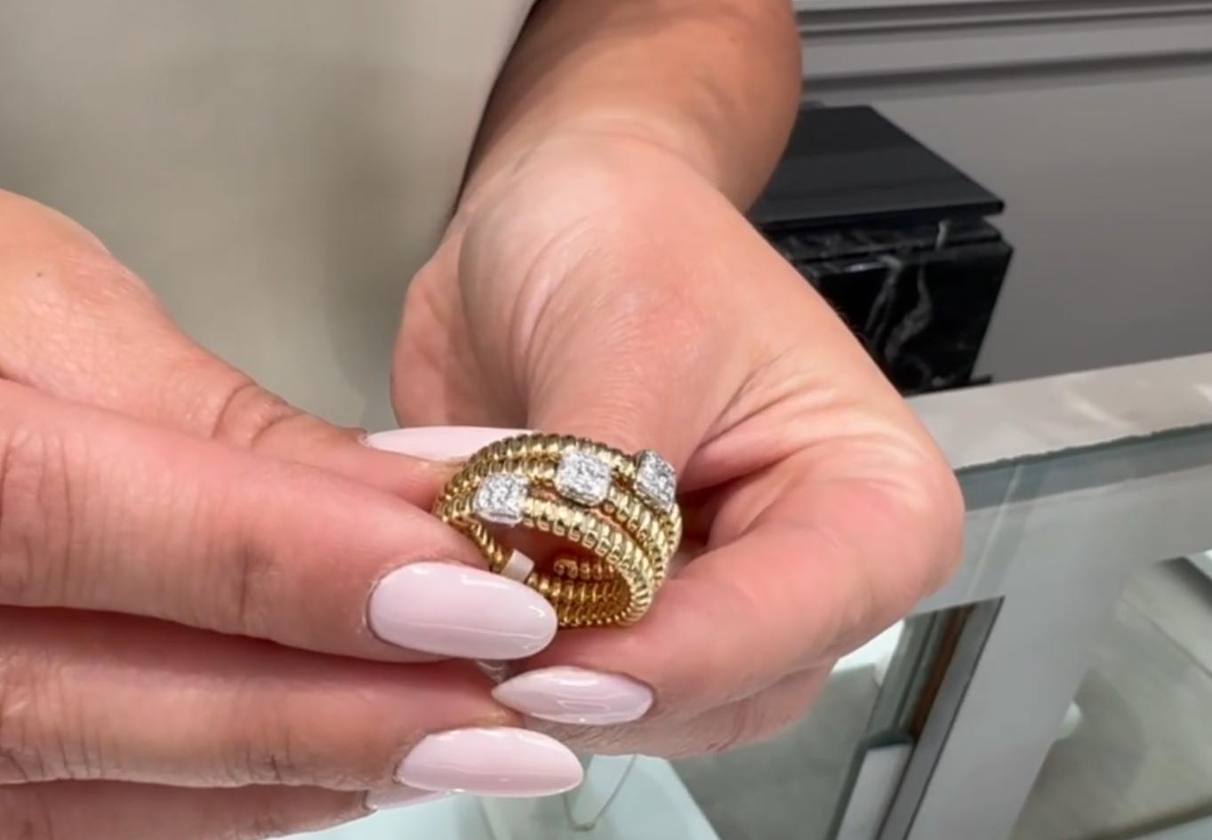 Flexibler Wickelring aus 18 Karat Gelbgold mit Diamanten im Angebot 2