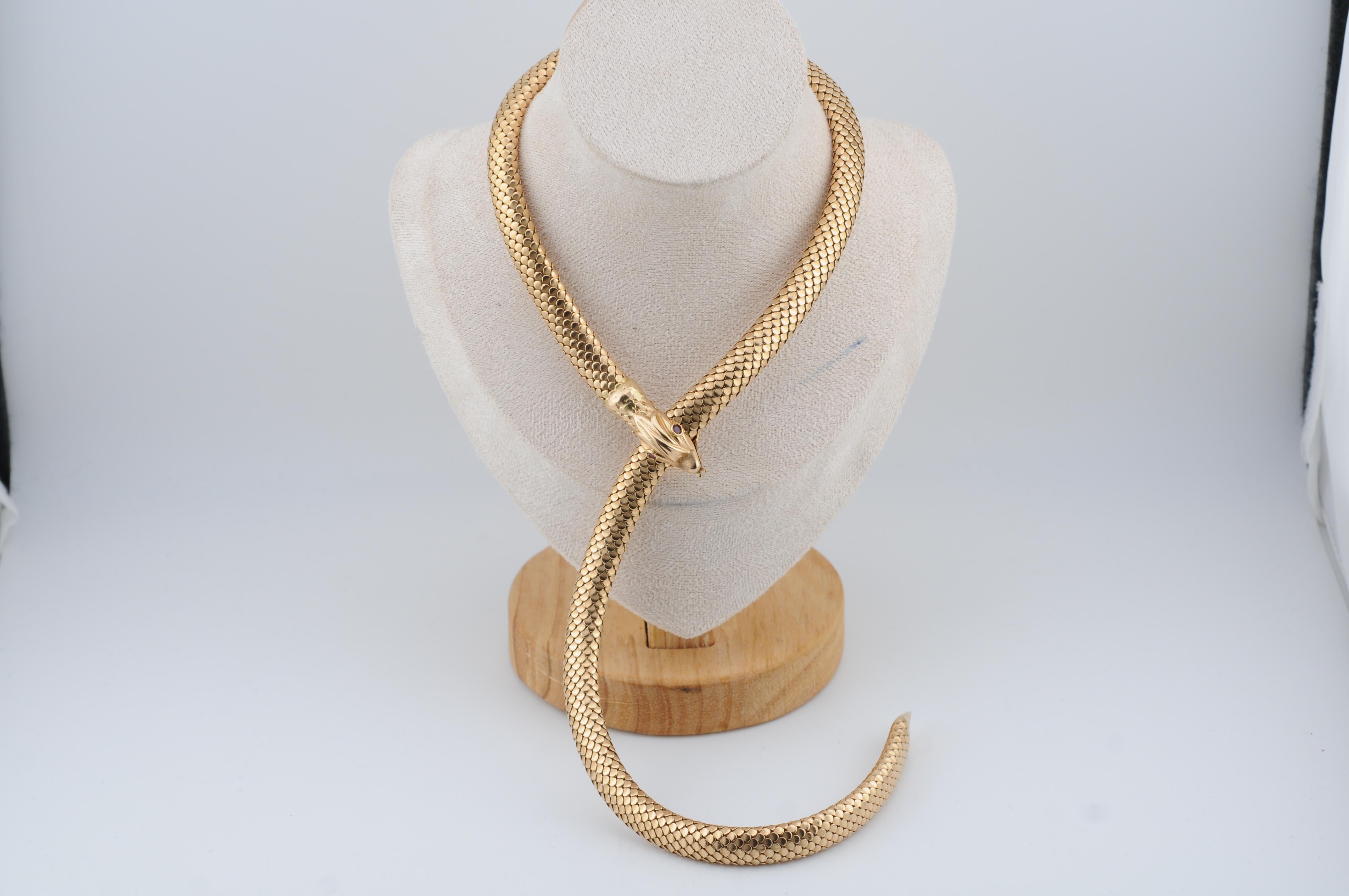 Taglio rotondo Collana/Bracciale di serpenti flessibili  55 cm, 66 g, Occhi di rubino in vendita