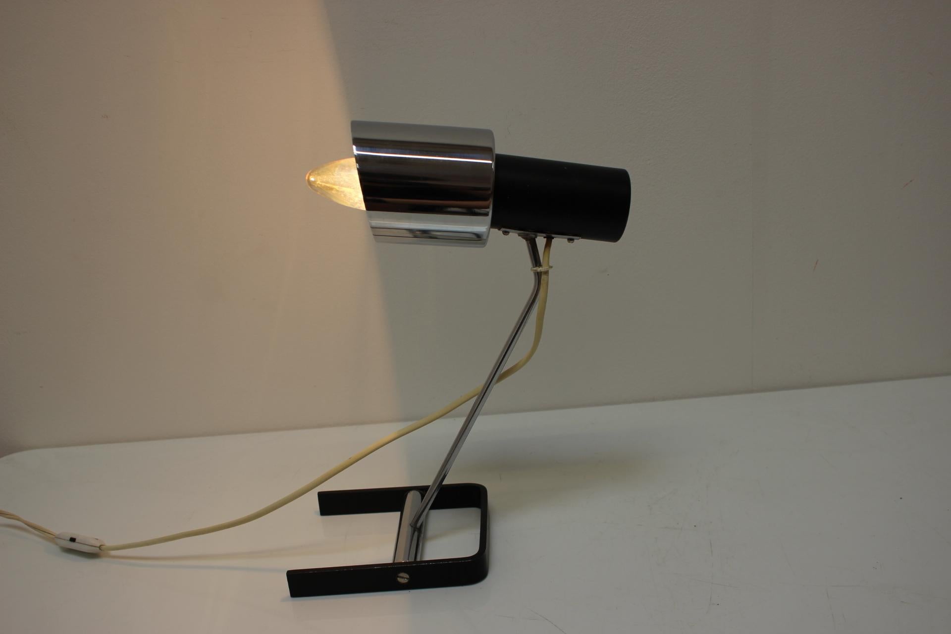 Made in the 1960's by Napako, Czechoslovakia.
Unique lamp to light up your room.
Made of metal, chrome and steel.
Fully functional, repolished, cleaned, in original condition, with a few signs of use (shown in the pictures posted).