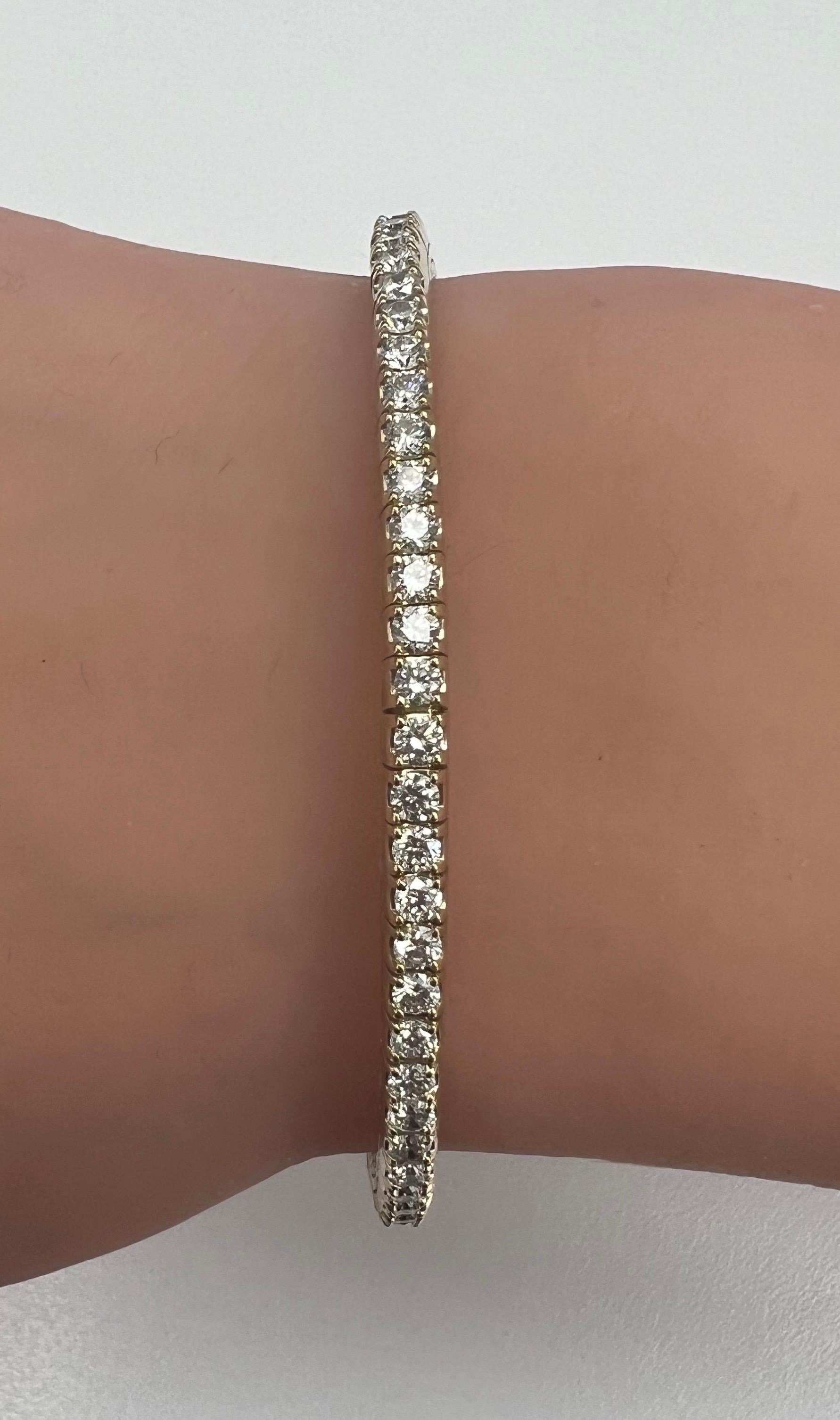 Women's or Men's Flexible Tennis Bangle Bracelet in 14k Yellow Gold With Natural Diamonds For Sale