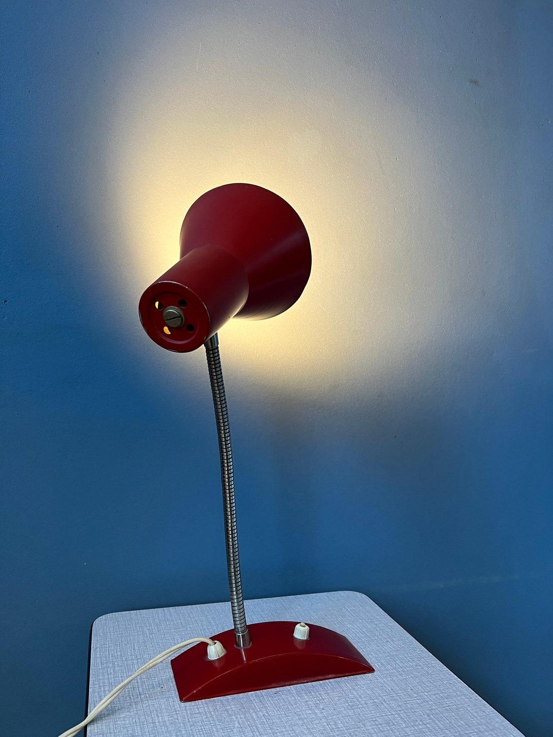 Flexible Vintage Red Space Age Table Lamp, 1970s In Good Condition For Sale In ROTTERDAM, ZH