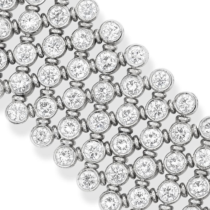 Taille ronde Bracelet large souple avec diamants en vente